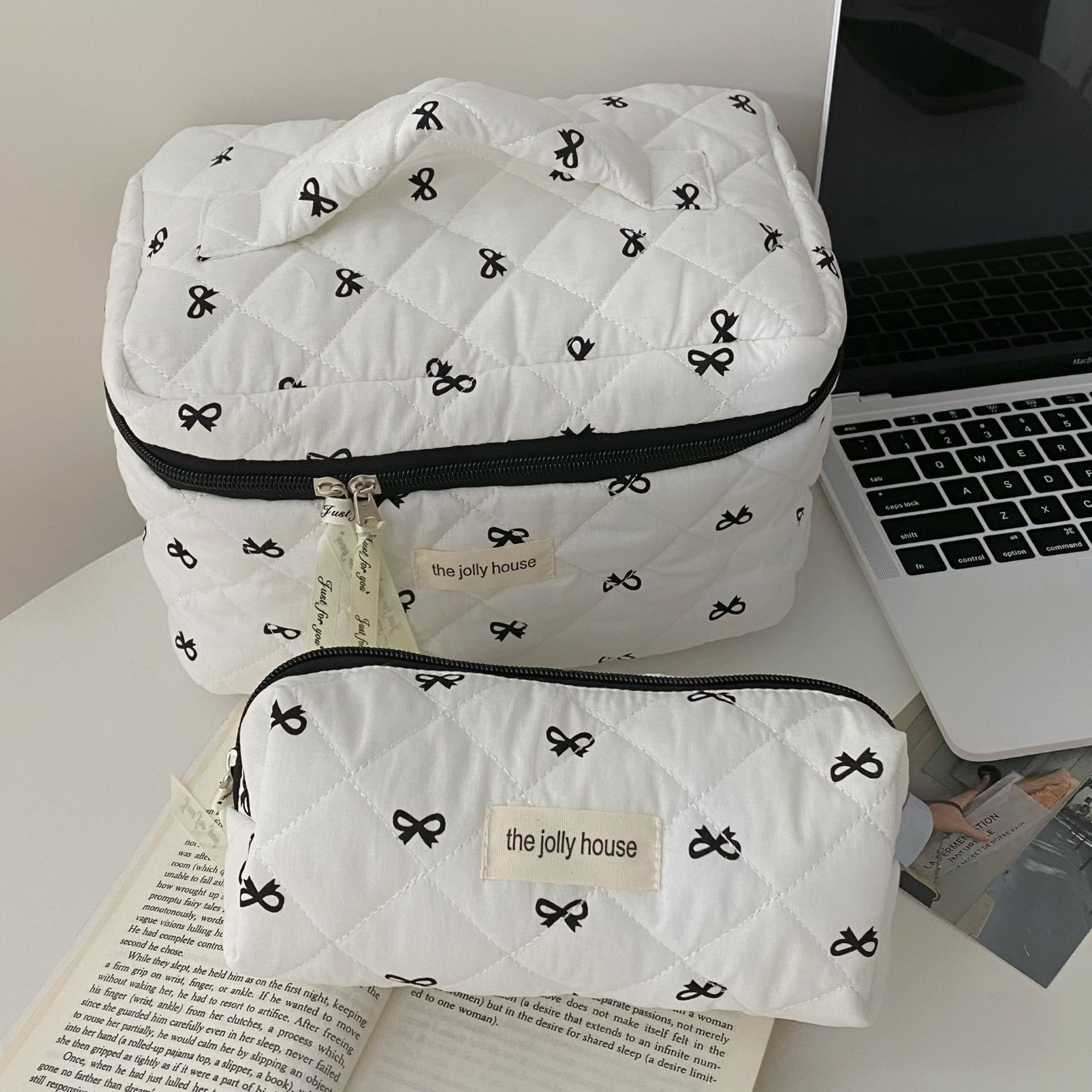 The 2024 new hand-held cosmetic bag for women, with a simple and elegant look, is a portable large-capacity storage bag for toiletries and skin care products details Picture