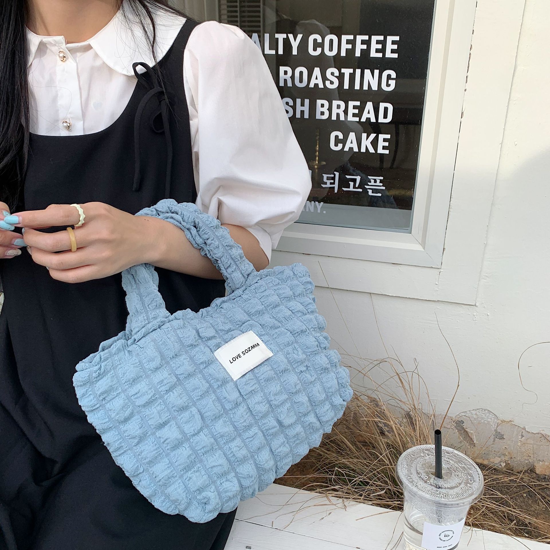 25131 Bubble handbag, portable bag, canvas bag, casual and laid-back style, solid color zipper shopping bag Application Scenario