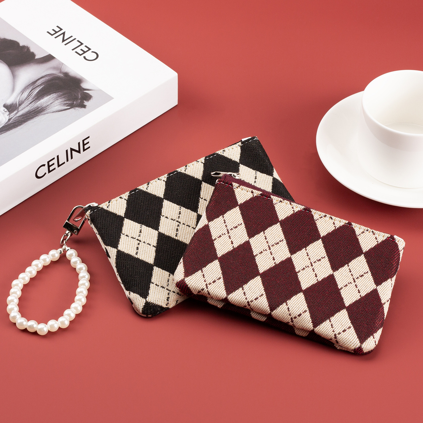 The new diamond-shaped zipper coin purse from Ailun is a large-capacity, multi-functional wallet with a high-end feel for women. It's a Korean version full figure