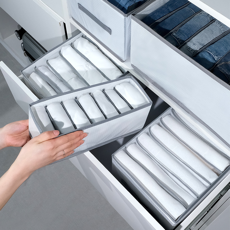 Household hand-held folding storage bags, wardrobe drawer-type compartment-type storage boxes, underwear, socks and organizing storage boxes Application Scenario