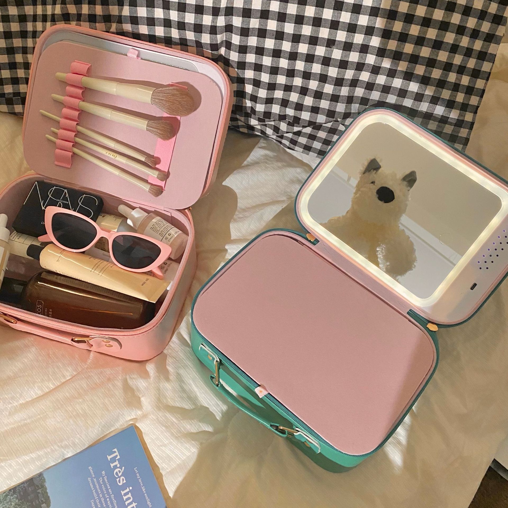 LED light makeup bag, hard makeup box, storage box, travel storage bag, new bestseller for women in 2024 for cross-border trade full figure