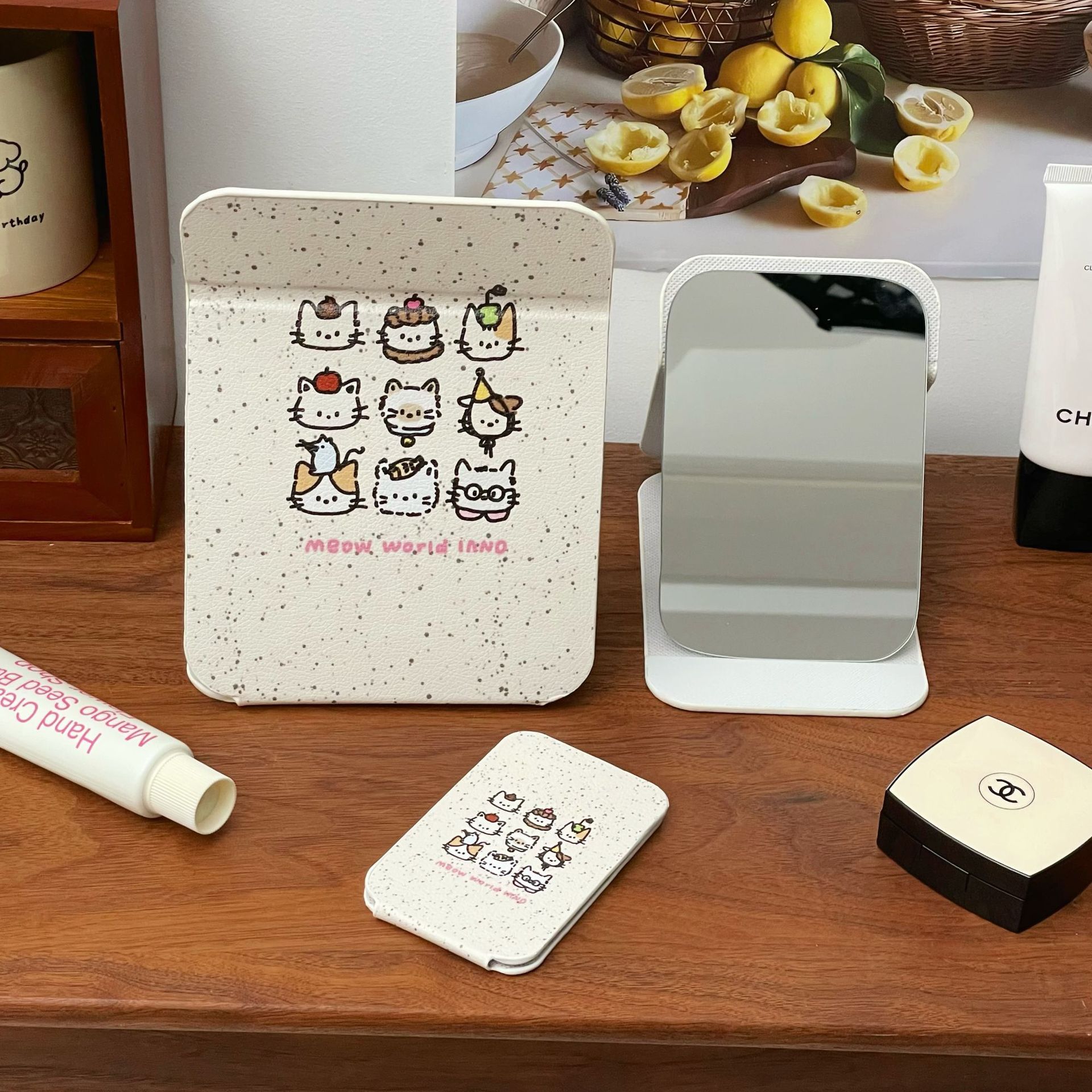Cartoon Spotted cat folding mirror 2025 New style dormitory desk makeup mirror, dressing mirror, portable small mirror for girls details Picture