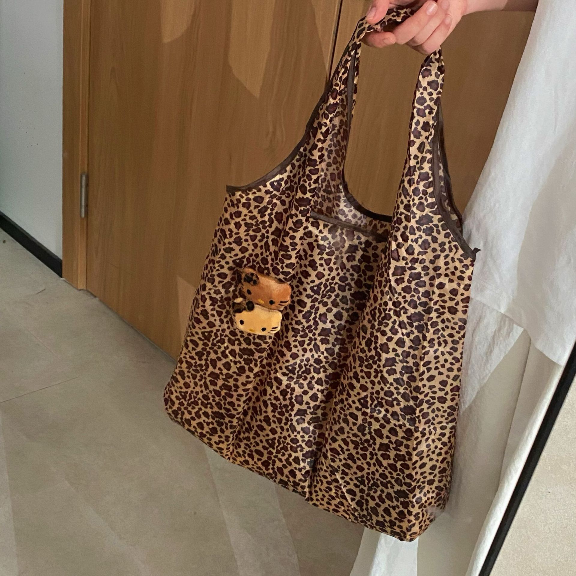 Cute leopard-print cat folding bag, large-capacity handbag, a niche portable mini eco-friendly single-shoulder bag for women Specification drawing