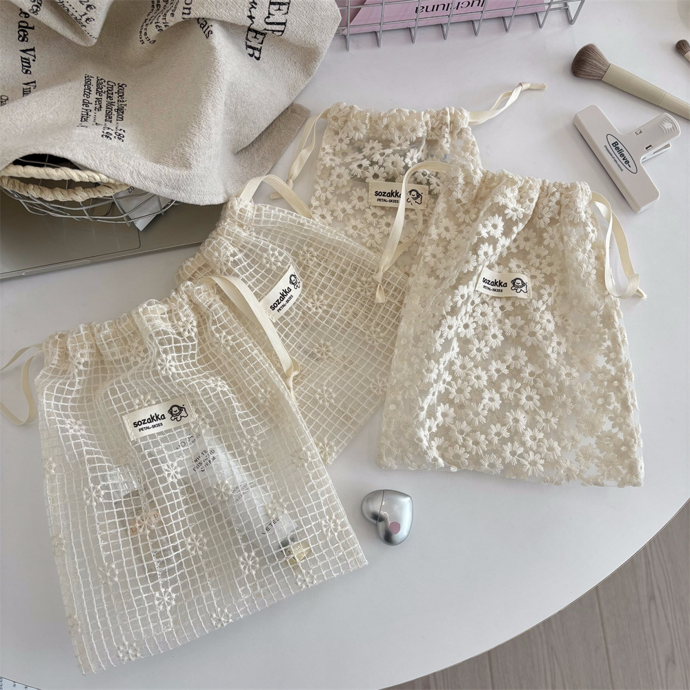 5361 Mesh lace embroidered Daisy storage bag, drawstring bag, travel skincare product sorting bag, miscellaneous storage bag details Picture