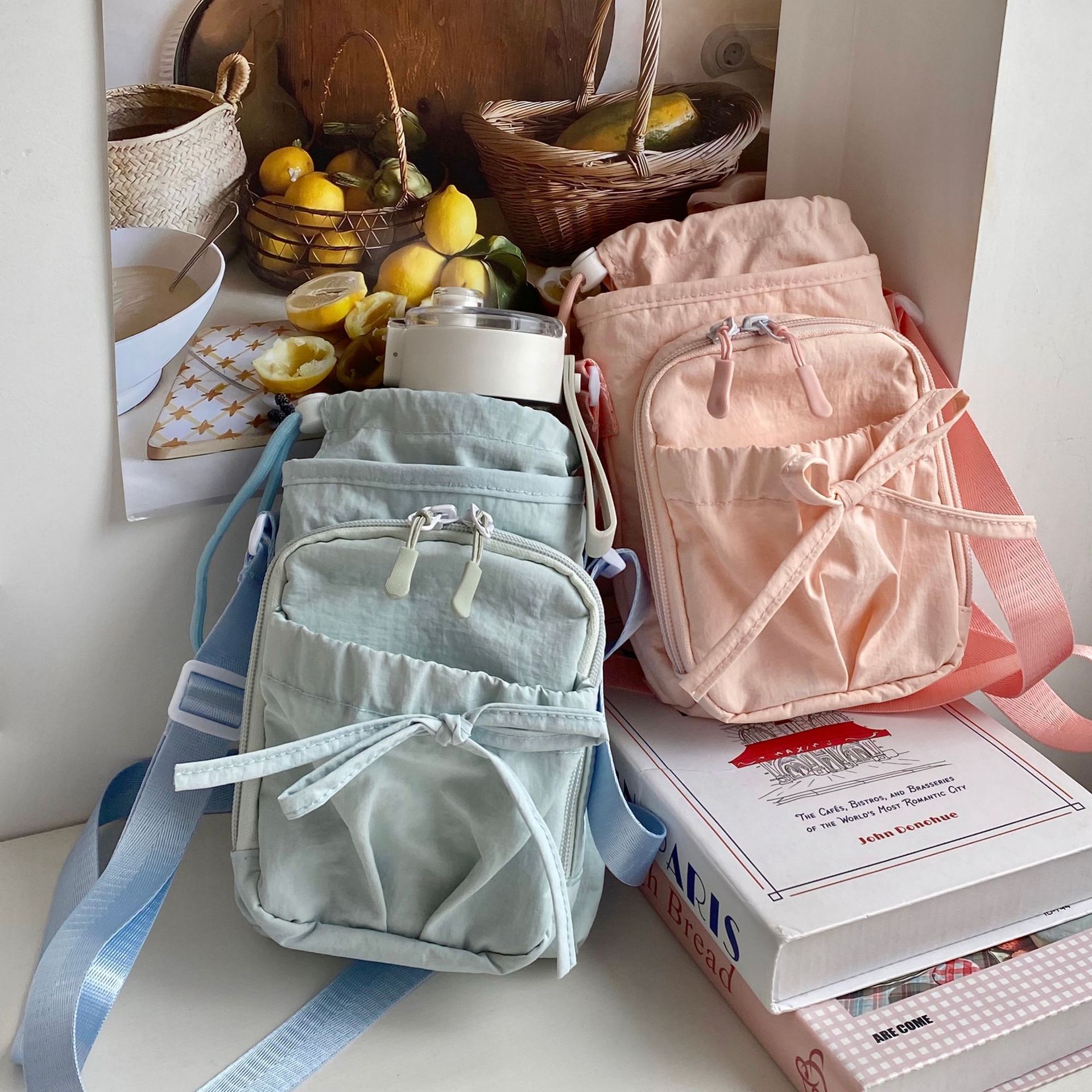 Simple butterfly end mouth crossbody bag for both men and women, mobile phone bag, water cup bag, umbrella bag, two-layer single-shoulder crossbody bag Application Scenario