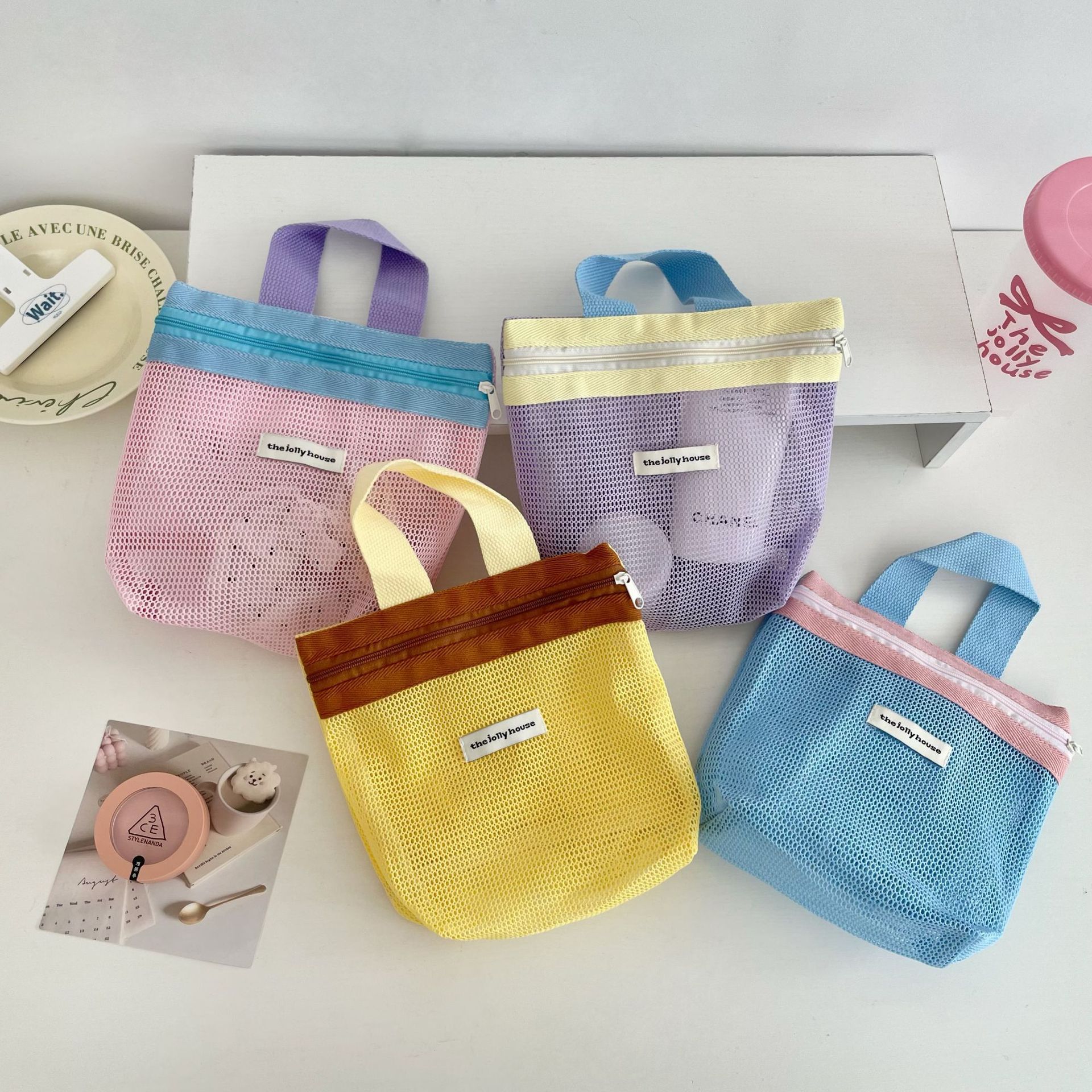 Dopamine mesh hand-held toiletry bag, summer makeup bag, portable breathable and water-draining storage bag for bathing, fitness and travel details Picture