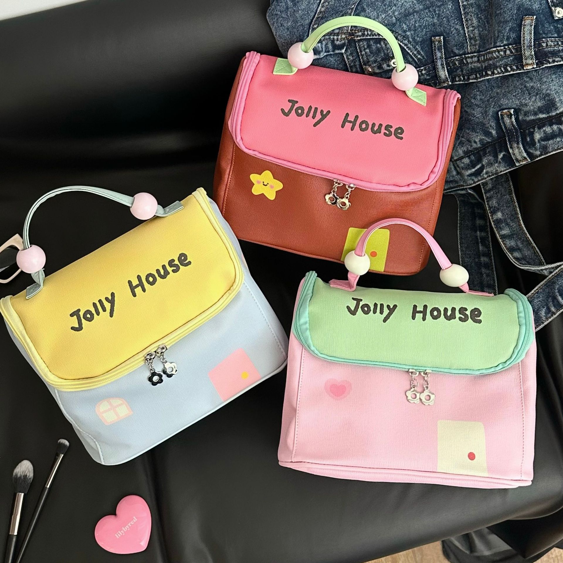 Small house makeup bag, large-capacity portable travel storage bag for women, high appearance level girls' handbag, travel bag wholesale full figure