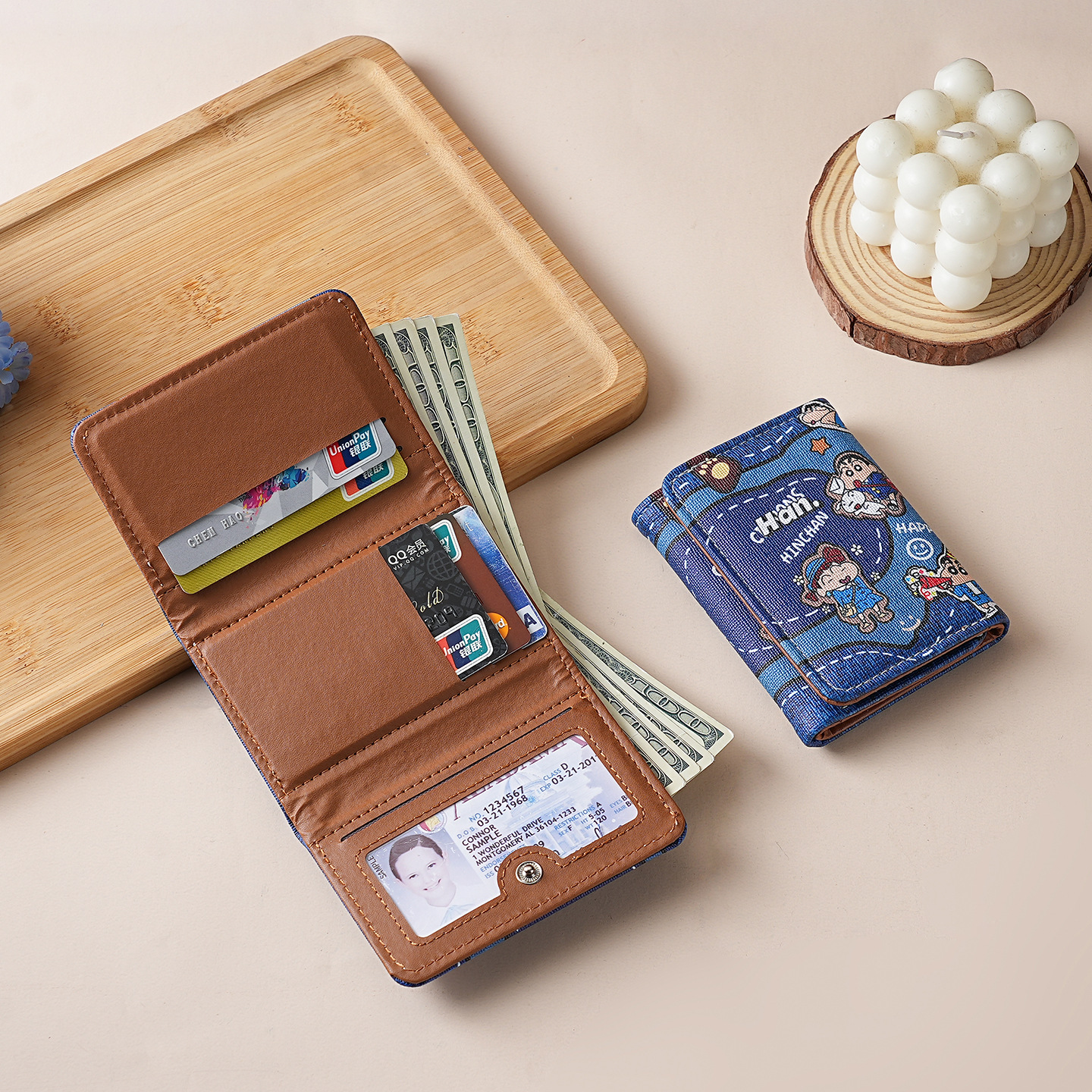 The new 30% off cowboy Hello Kitty wallet for couples is a multi-functional card case with multiple compartments for cute storage Application Scenario