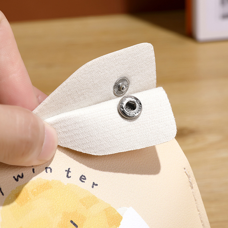 Creative desktop tissue box, office quirky and funny tissue box, ins living room tissue box, bedroom dinner tissue box Application Scenario