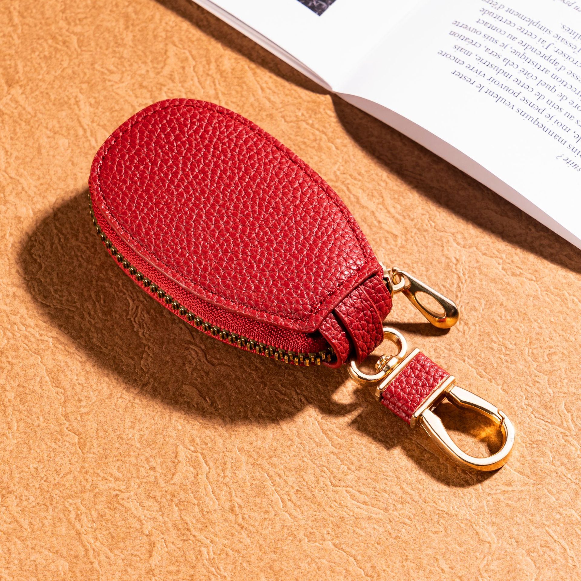 Cross-border car key case for both men and women, universal car key storage bag, waist hanging, creative and simple hanging decoration, keychain Application Scenario