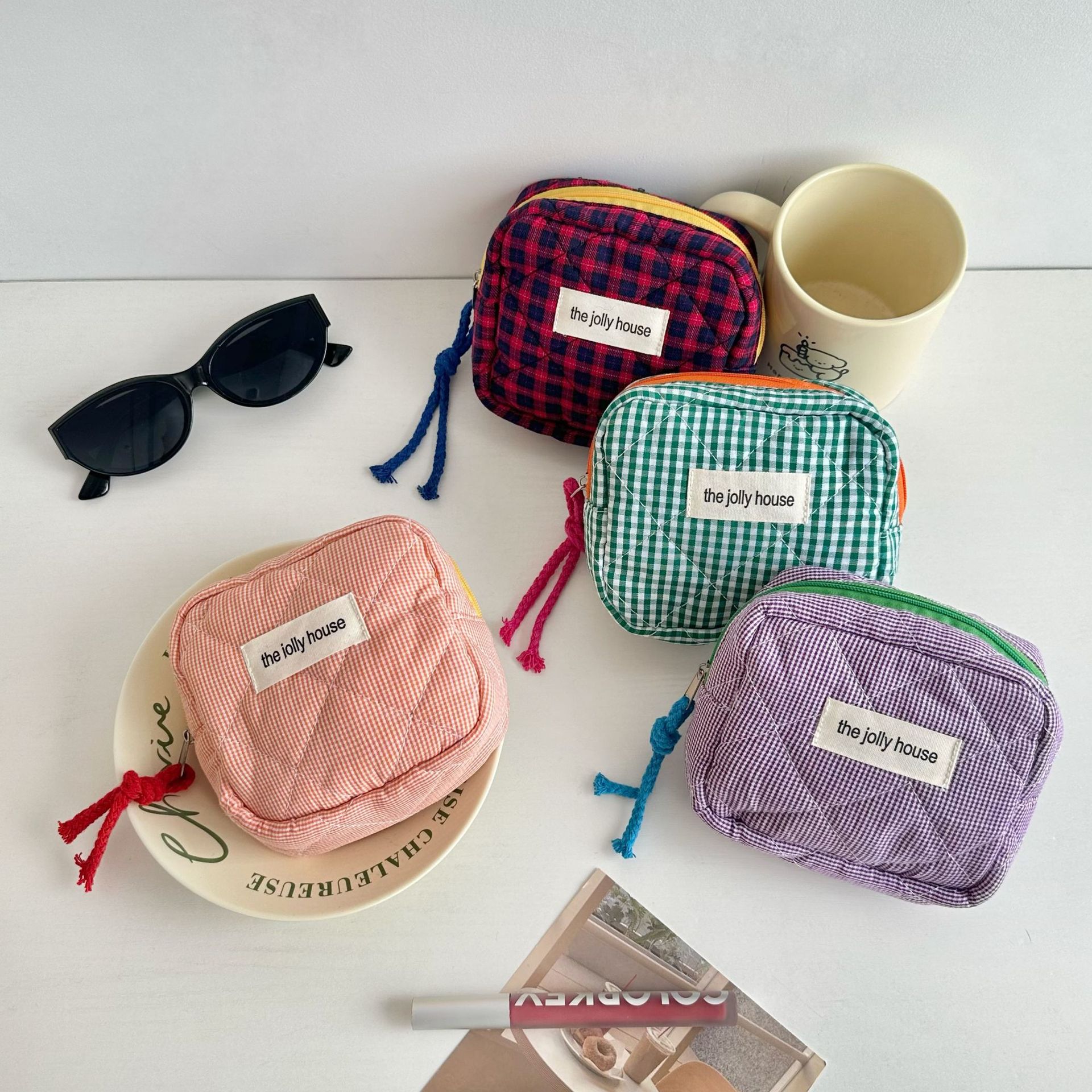 A Korean-style checkered square storage bag with a red envelope opening and compartments, a portable makeup bag, headphones, loose change and tofu bag full figure