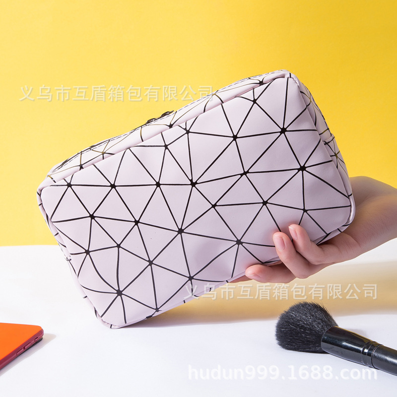 Customized popular makeup bag, large-capacity portable new ins convenient storage bag, travel toiletry bag, cosmetics Application Scenario