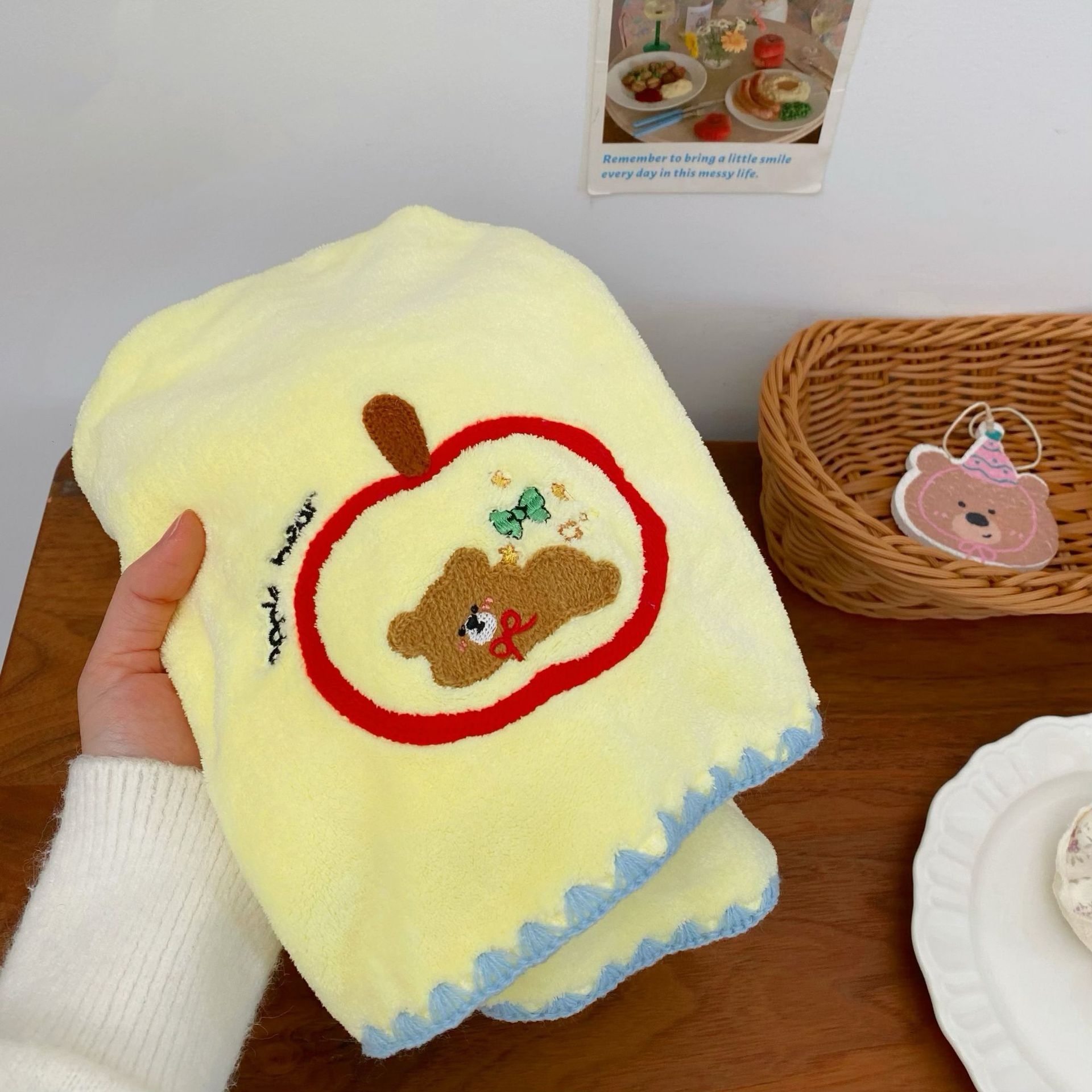 Apple Bear thickened bath towel, new bathroom face towel, water-absorbing and quick-drying coral fleece wraparound bath towel Application Scenario