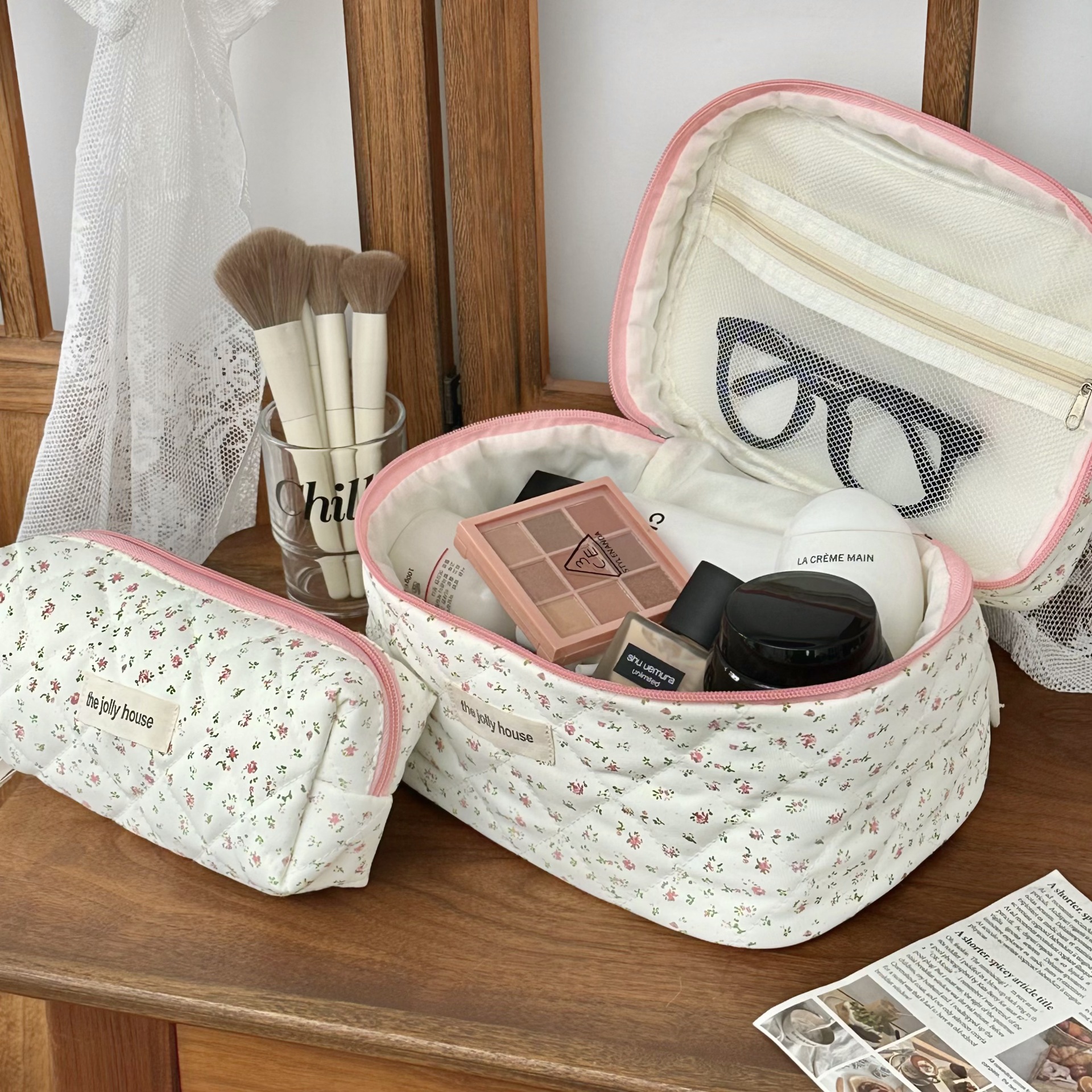Pink and green floral makeup bag, summer fresh and clean large-capacity hand-held toiletry bag, portable skin care product storage bag for going out Application Scenario