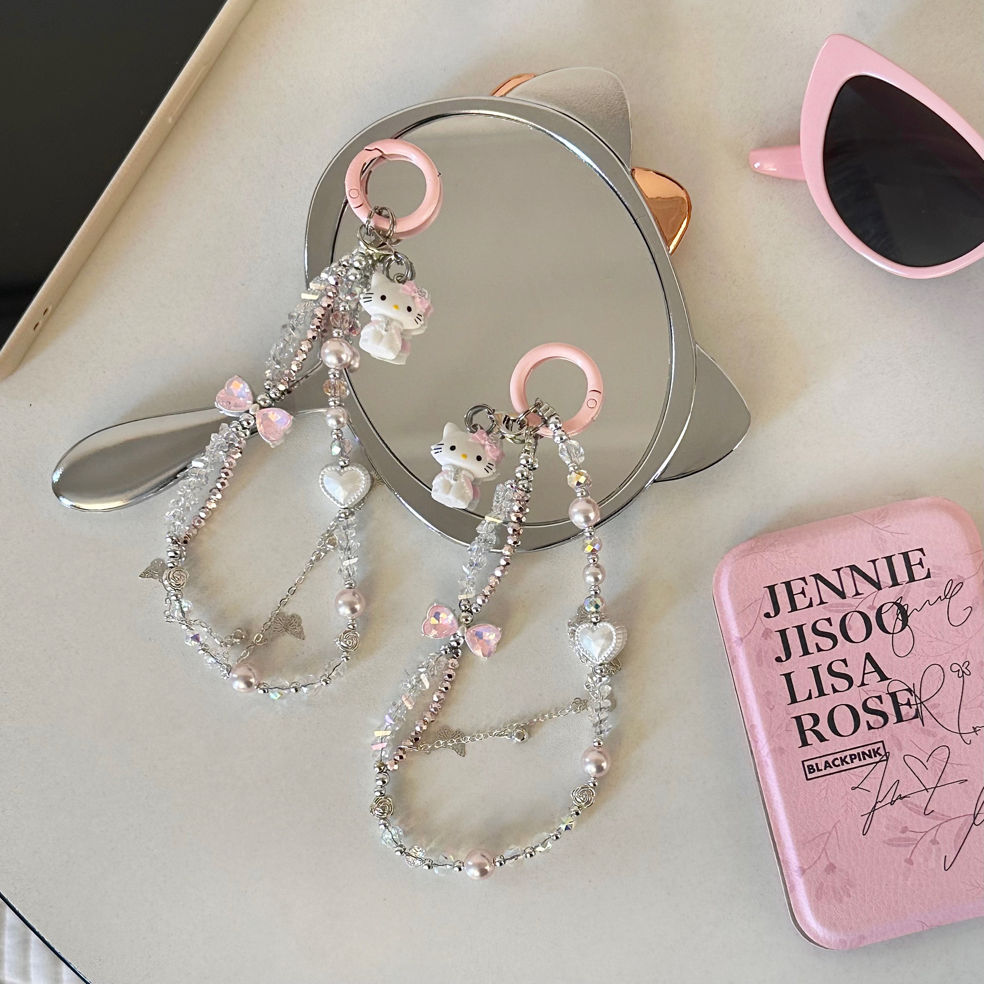Cute cat phone pendant chain, ins girlish keychain, pink bow beaded wrist exquisite chain Specification drawing