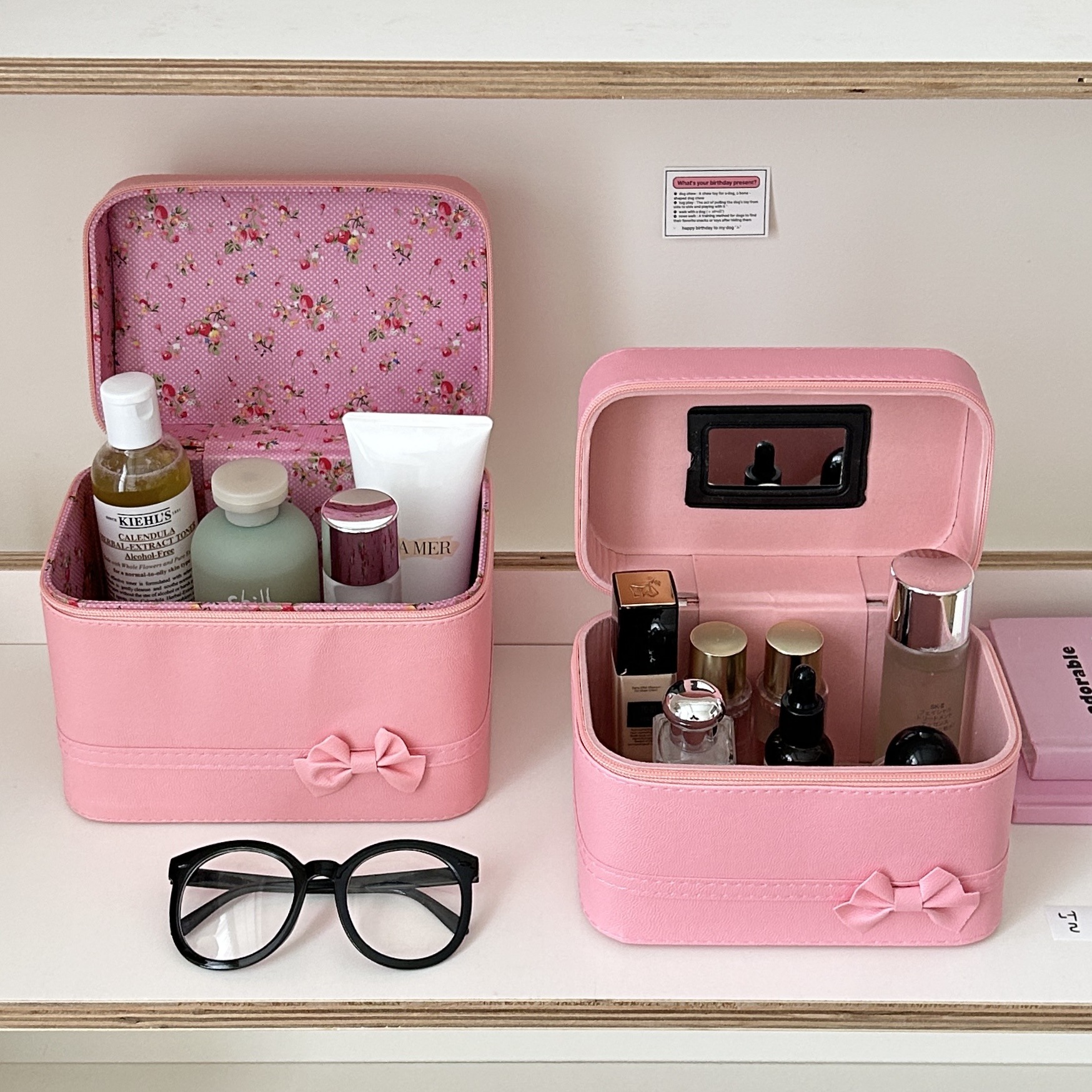 Girlish heart makeup bag, large-capacity portable makeup box, cute and portable travel toiletry bag, skin care product storage box details Picture