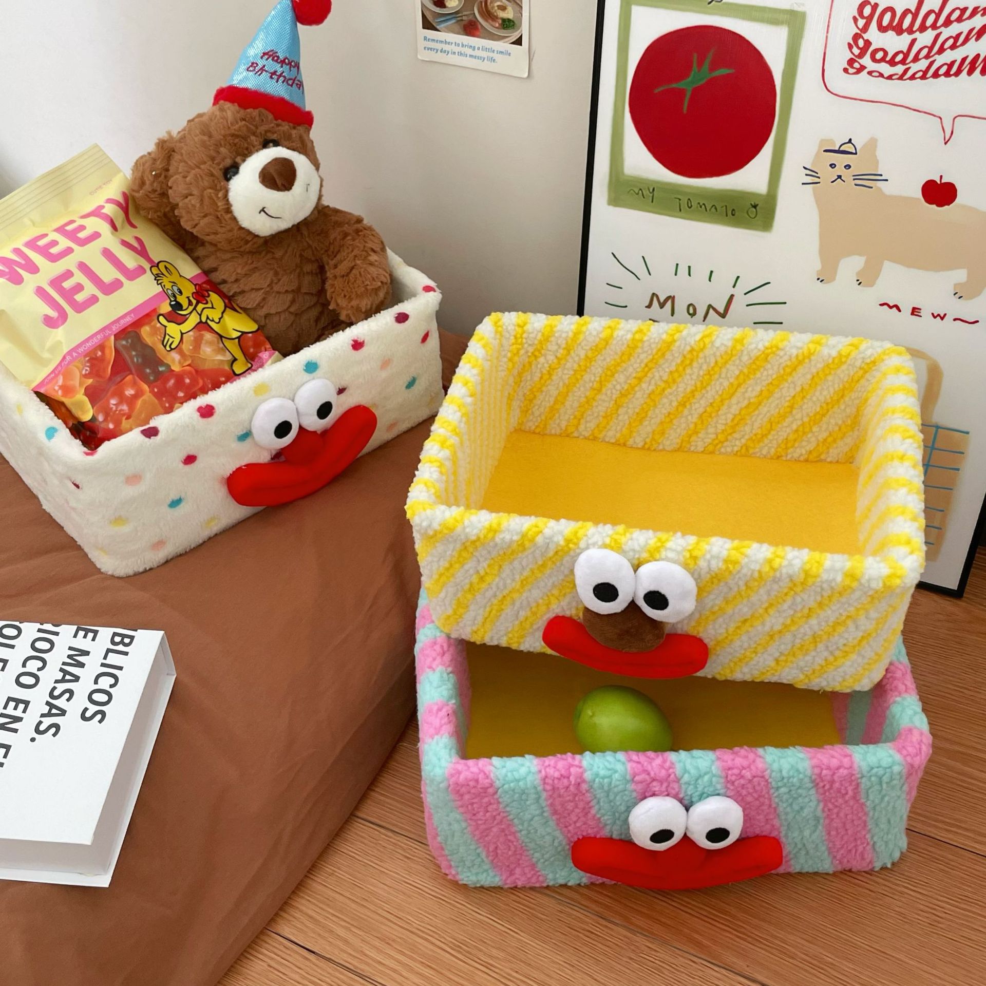 Xiaohongshu's same style ~ Cartoon clown storage box, InS-style lambskin velvet desktop, miscellaneous items, jewelry and cosmetics storage basket Application Scenario