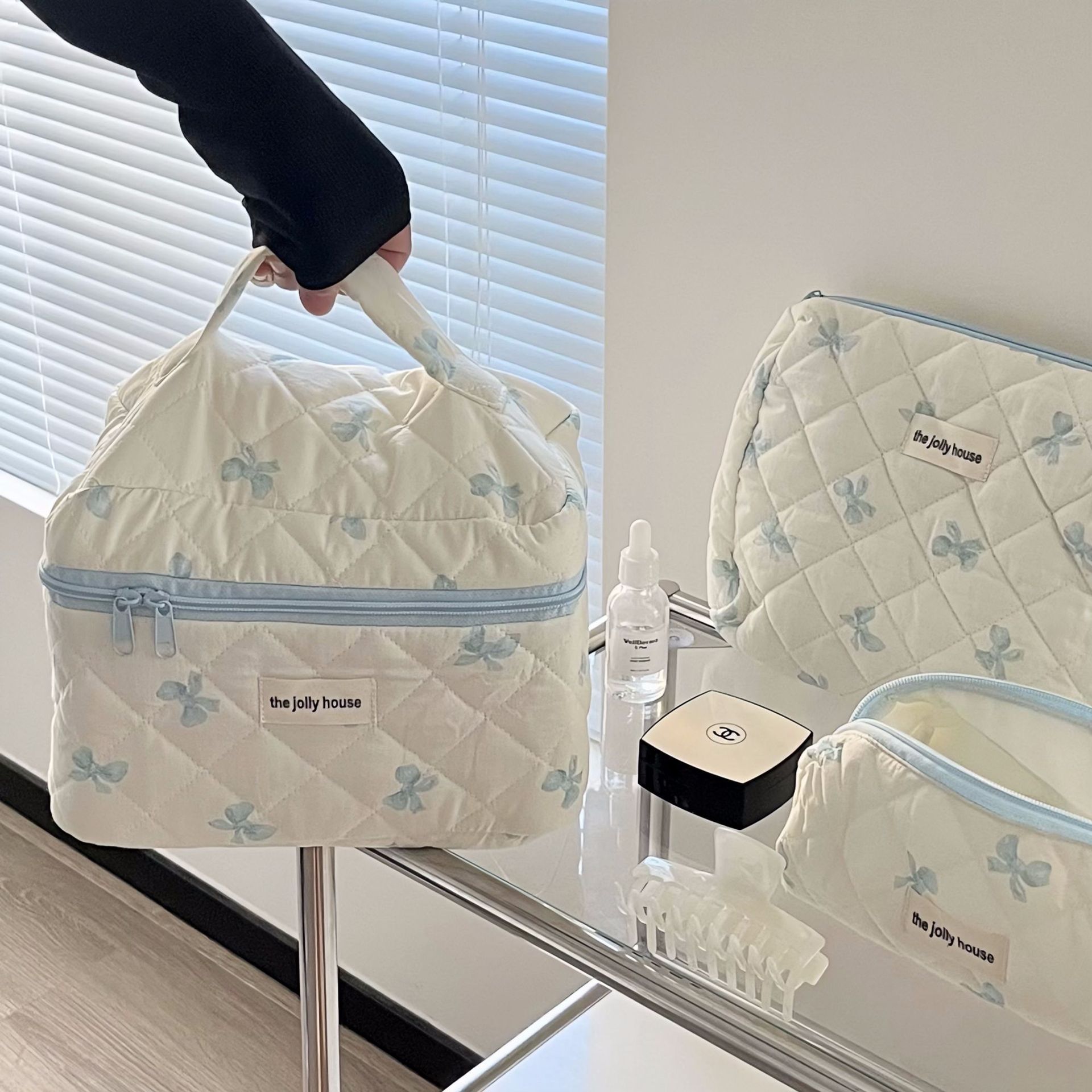 ins cute bow makeup bag, large-capacity female student dormitory storage bag, pen case, bag in bag, pen case set details Picture