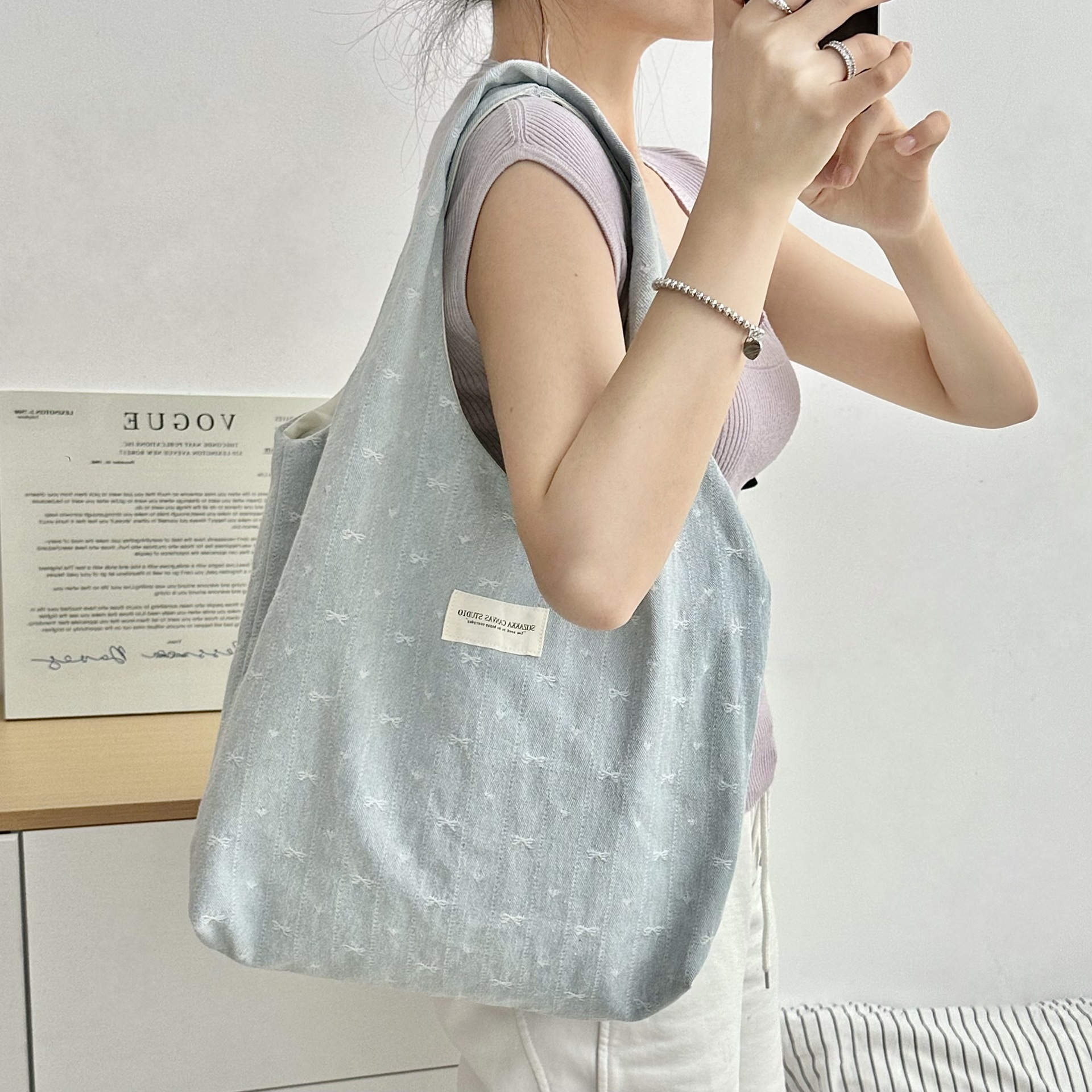 A fresh and simple denim bow vest bag for women, light blue bow embroidery, unique and versatile, large-capacity single-shoulder bag full figure