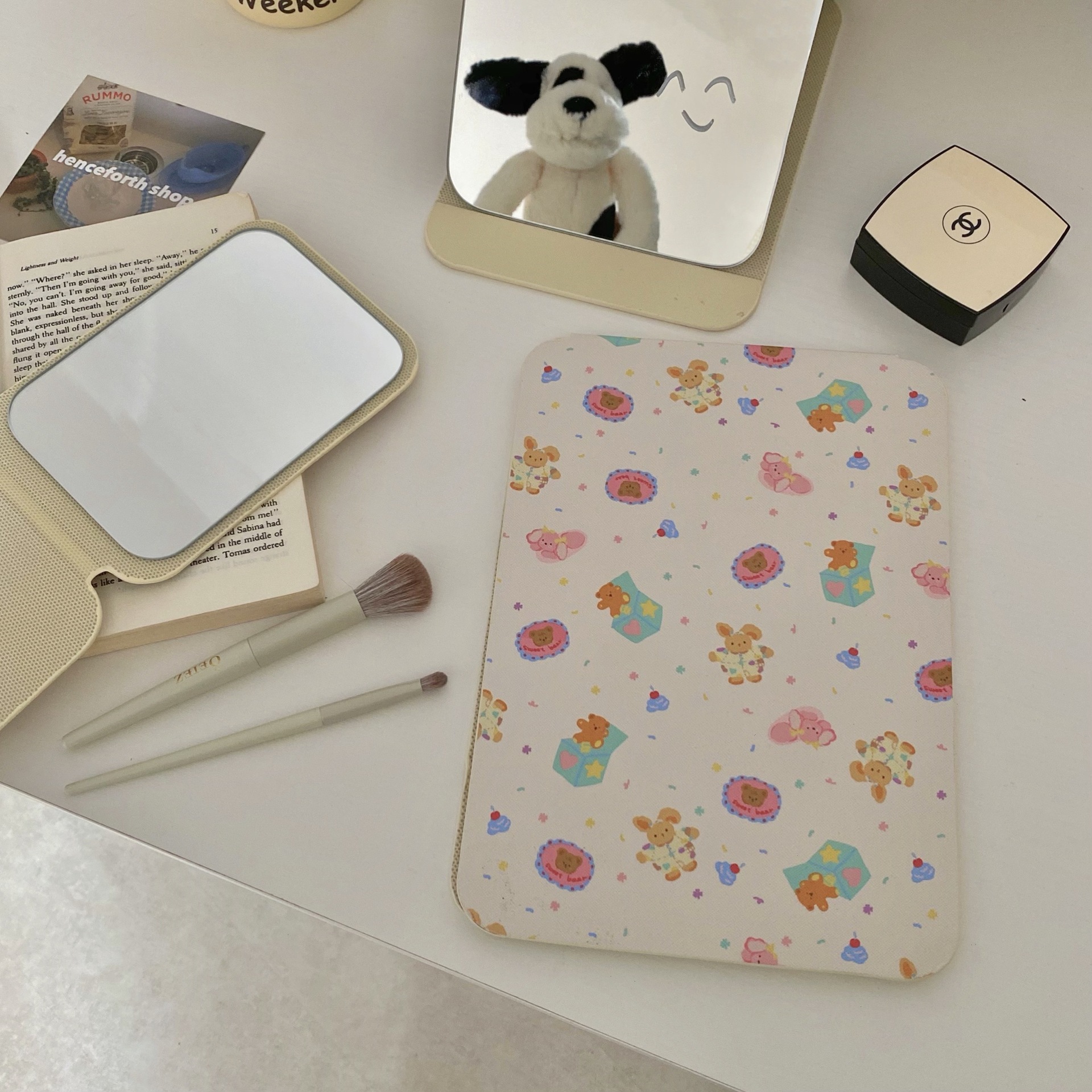 Cartoon rabbit folding mirror, Ins-style student dormitory home makeup mirror, table-style dressing mirror, portable mirror for girls details Picture