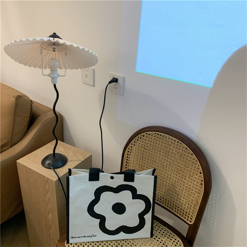 Korean minimalist ins black and white flower large-capacity hand-held shopping bag, single-shoulder large-sized eco-friendly shopping bag Specification drawing