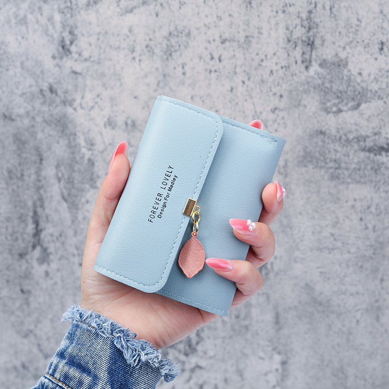 2021 New Korean-style simple small wallet at 30% off, a coin pocket wallet, a cross-border short wallet for women Application Scenario