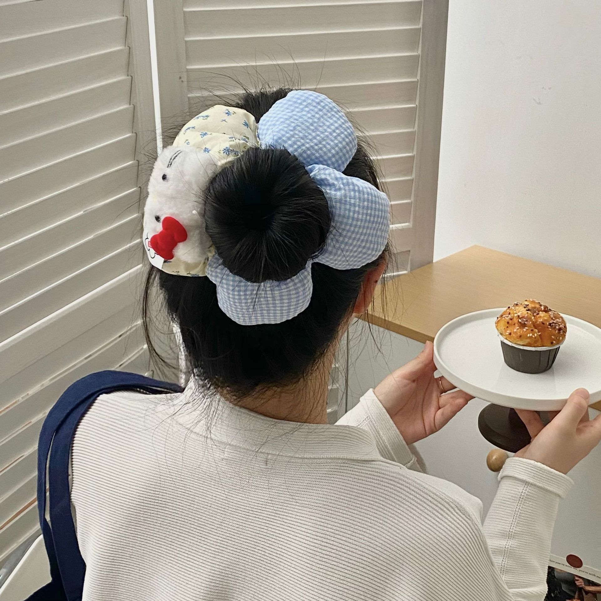 Cat-shaped checkered flower design, high appearance level, big circle, elegant bun, hair tie, creative girls' hair flower and hair accessory Specification drawing