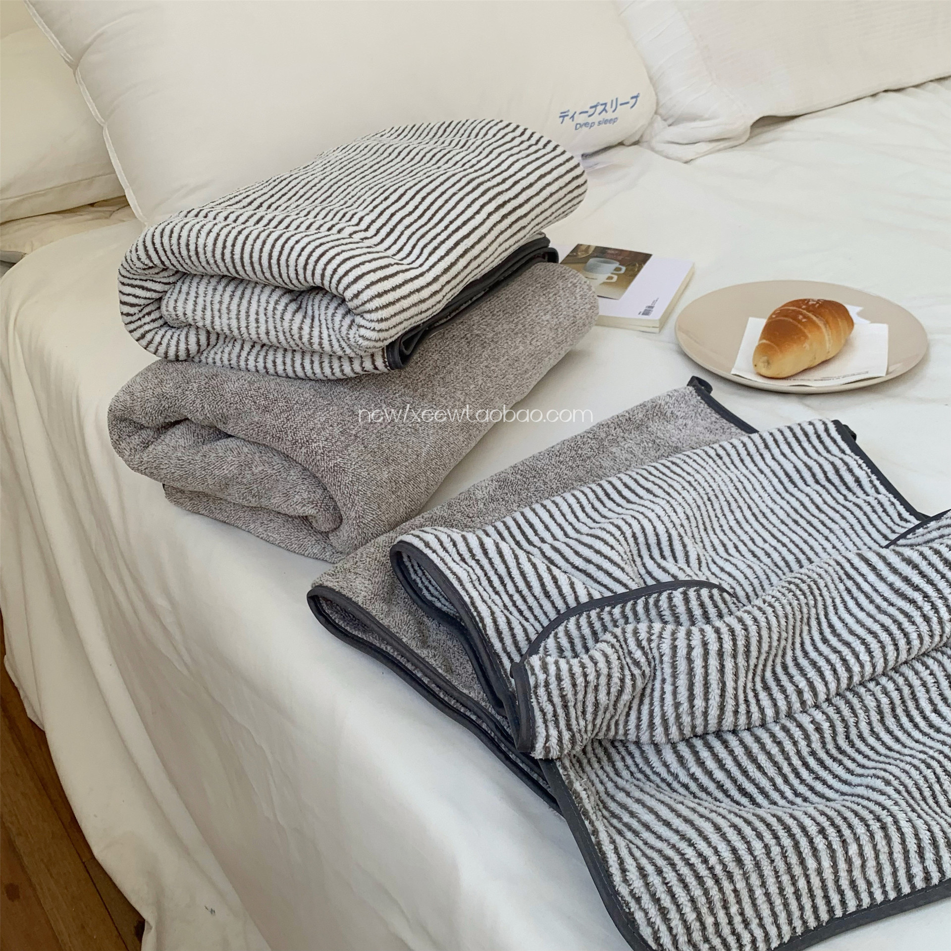 The ins minimalist salt-themed cold style household grey striped bath towel can be worn or wrapped. It is a large bath towel that absorbs water quickly and dries quickly details Picture