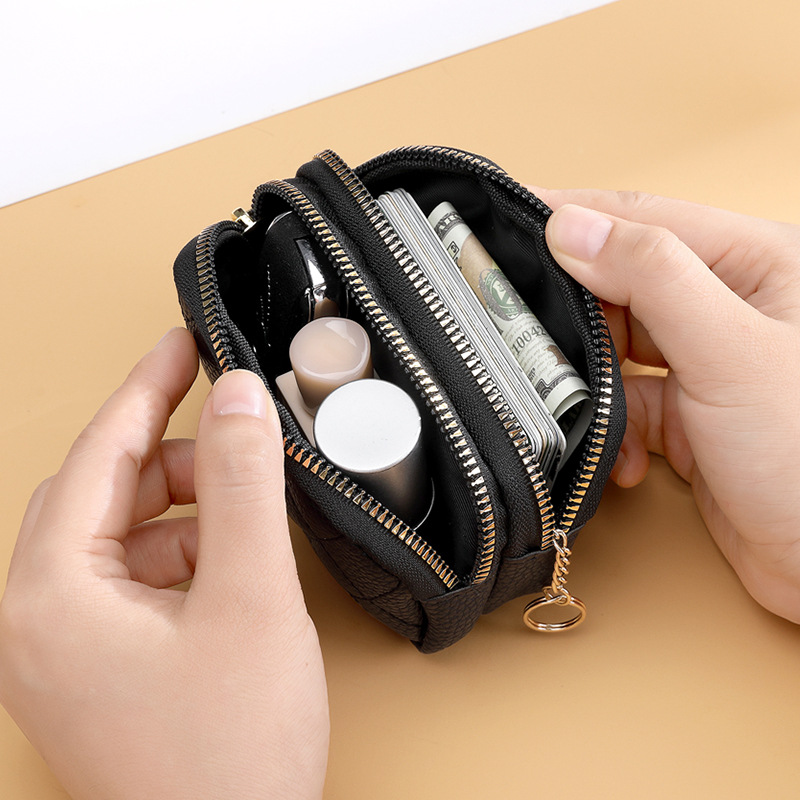 Factory direct sales of new diamond-shaped embroidered thread coin purse, keychain storage bag, double-zipper, large-capacity card case for women Application Scenario