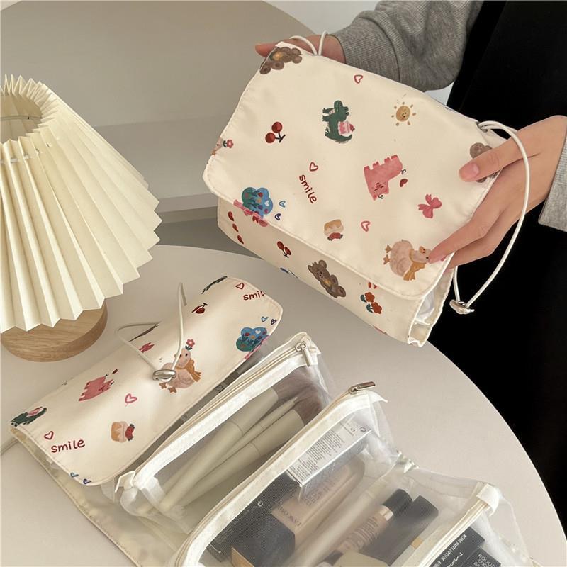 Original cute graffiti bear, girlish portable makeup bag, large-capacity storage bag, detachable mesh toiletry bag Application Scenario