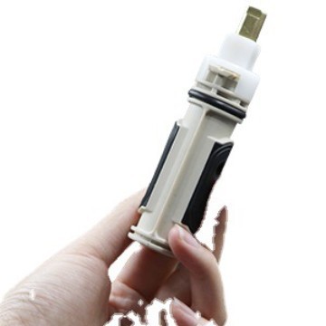 Amazon valve core M1222 quick-opening copper rotating rod bathroom hot and cold water faucet valve core Copper shaft copper thermostatic valve core Application Scenario