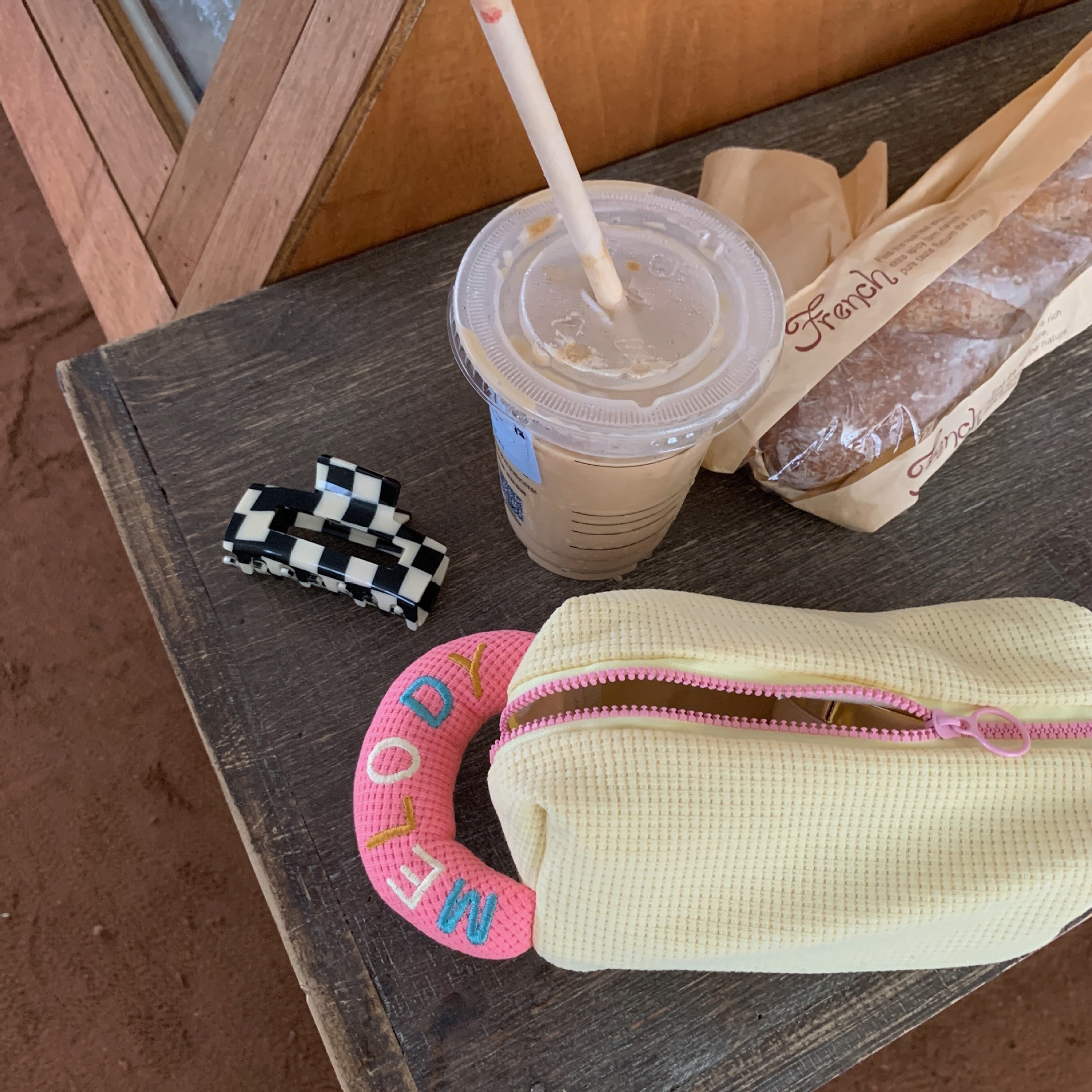 26145 High appearance level, cute candy-colored makeup bag, pen case, women's portable large-capacity hand-held washing and storage bag Item Picture