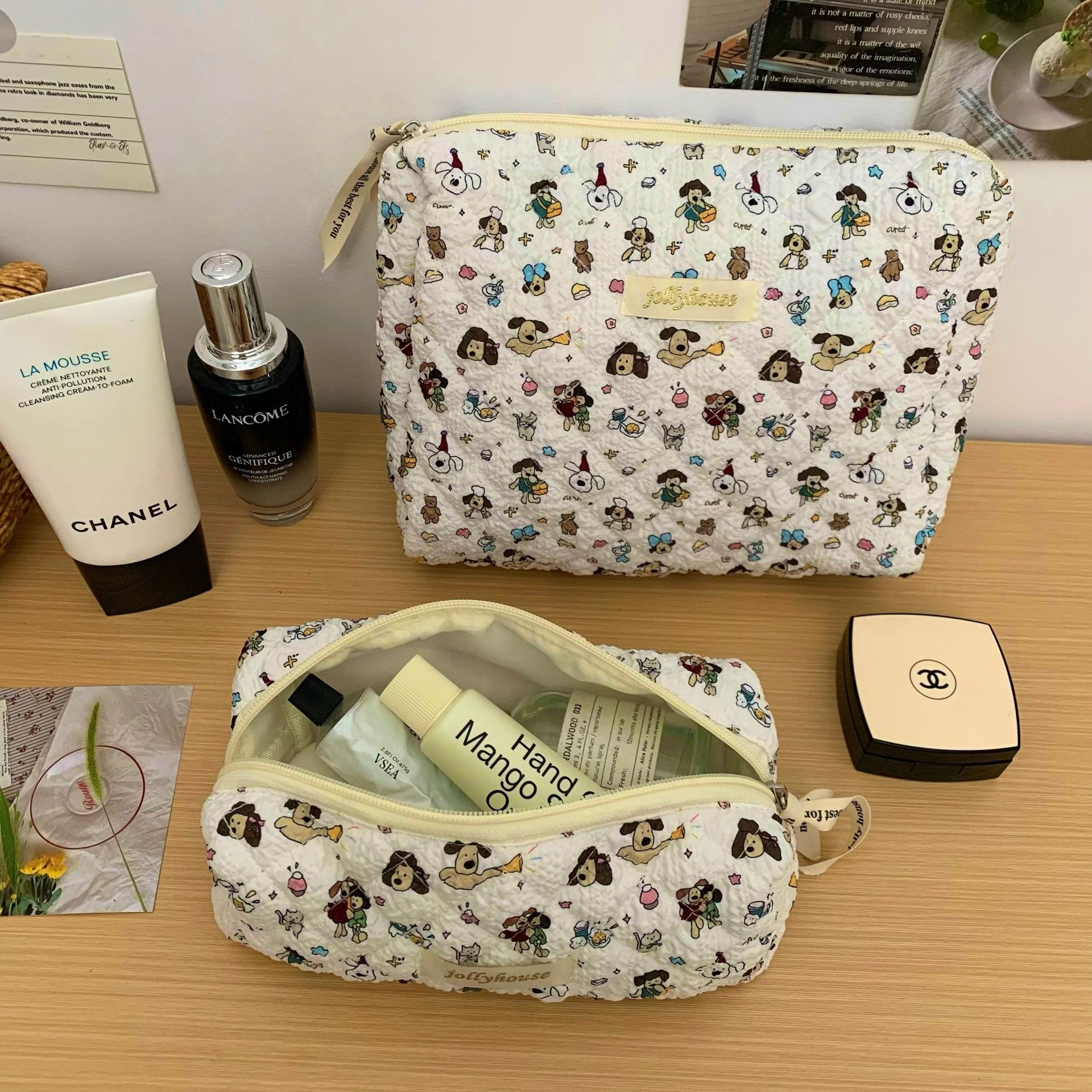 2025 New cartoon dog makeup bag for women's travel, portable large-capacity cosmetics storage bag and handbag Specification drawing
