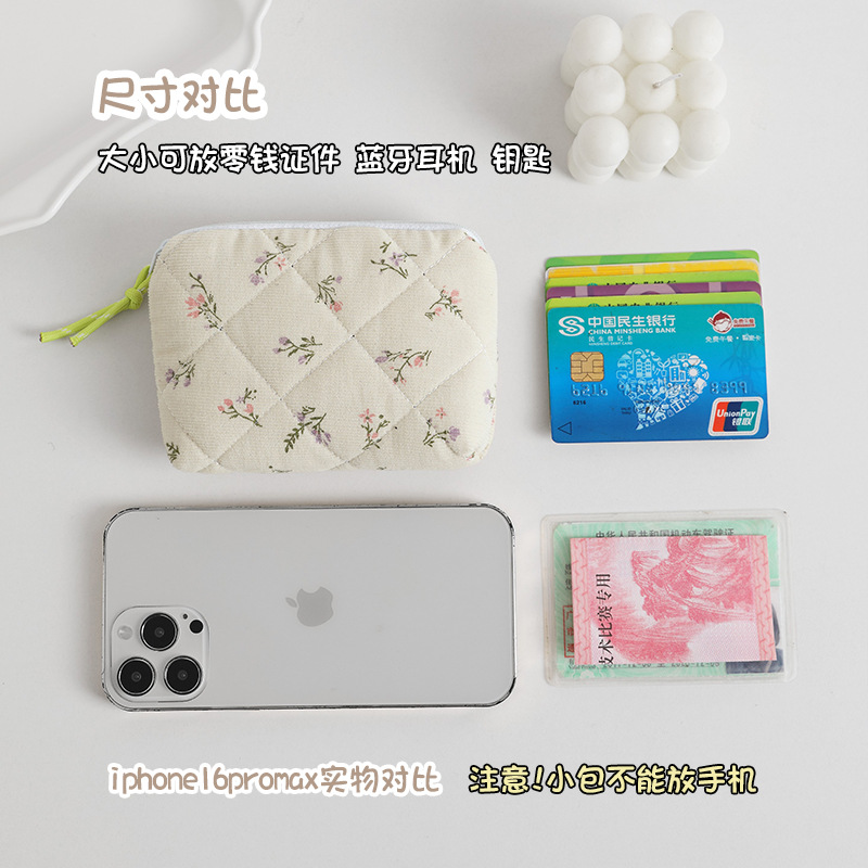 The new cartoon-quilted cotton-padded lipstick, cosmetics, small storage bag, coin purse and portable mini hand-held bag from Ailun details Picture