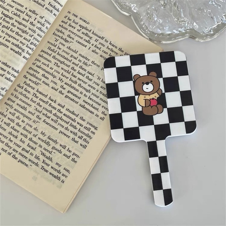Original and copyrighted ~ A cute cartoon pudding dog handle makeup mirror in a niche InS-style, portable and portable handheld mirror Specification drawing