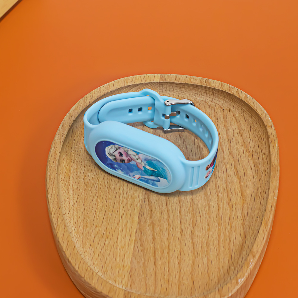 This is a waterproof silicone wristband with a printed cartoon and cute positioning for the Samsung Galaxy SmartTag2 anti-loss device details Picture