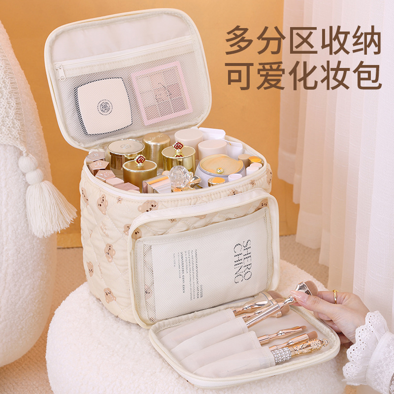 New multi-functional large-capacity high-end hand-held makeup bag, zoned cosmetics storage bag, portable travel toiletries Application Scenario