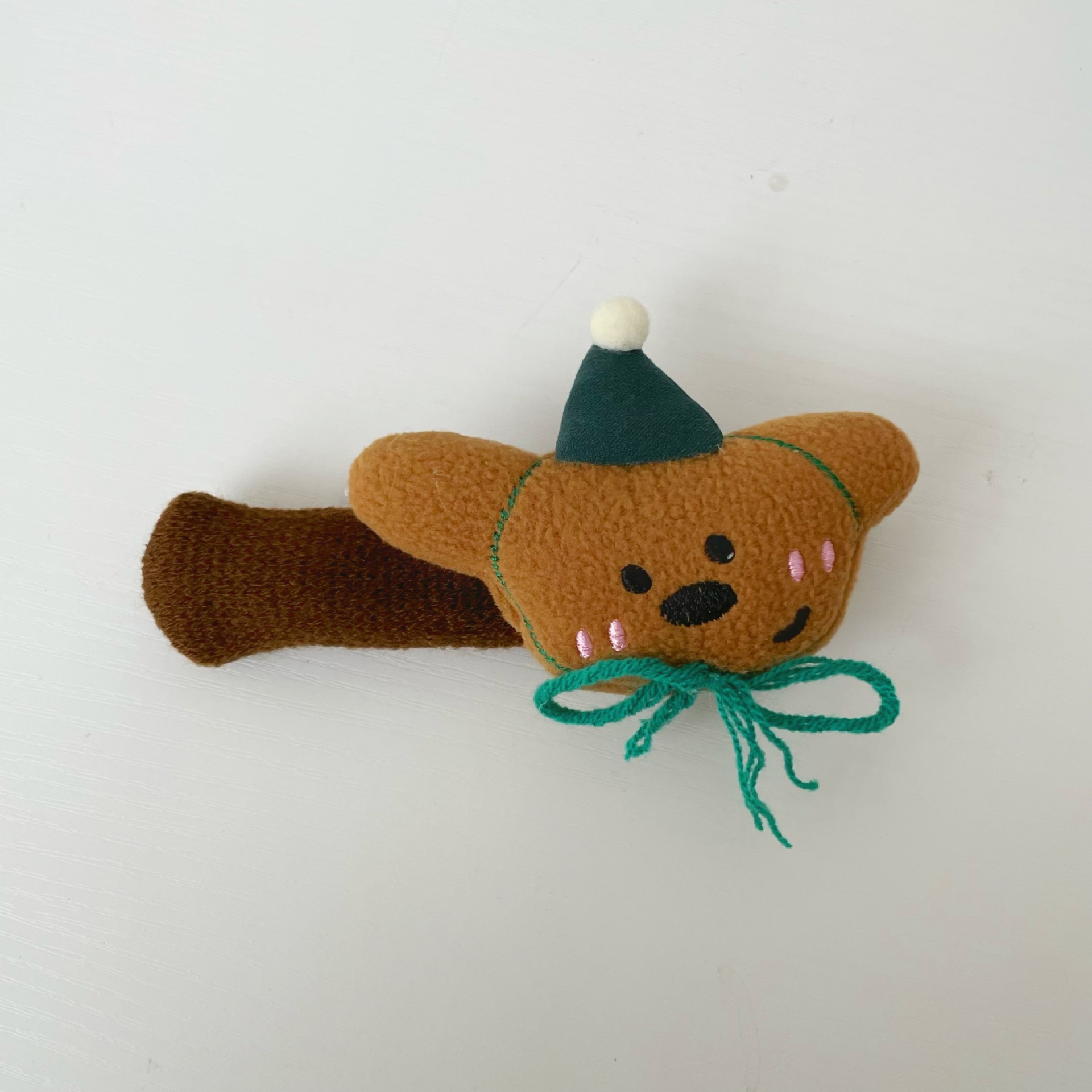 Green hat, cute cat door handle protective cover, anti-collision and anti-static for children's room, bedroom room decoration handle Application Scenario