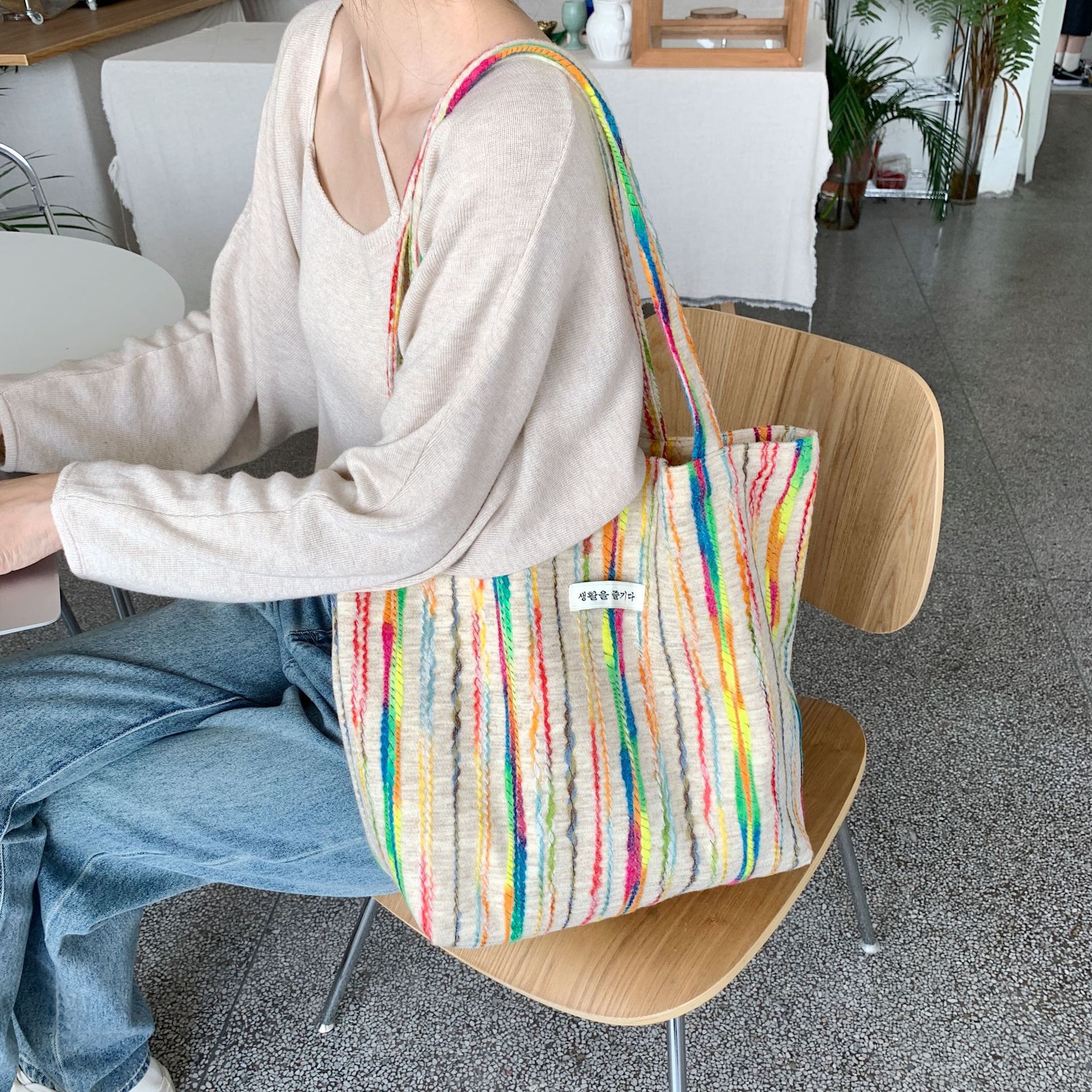 【 In Stock 】28112ins Korean version rainbow striped single-shoulder bag, women's small shoulder bag, shopping bag, casual tote bag details Picture