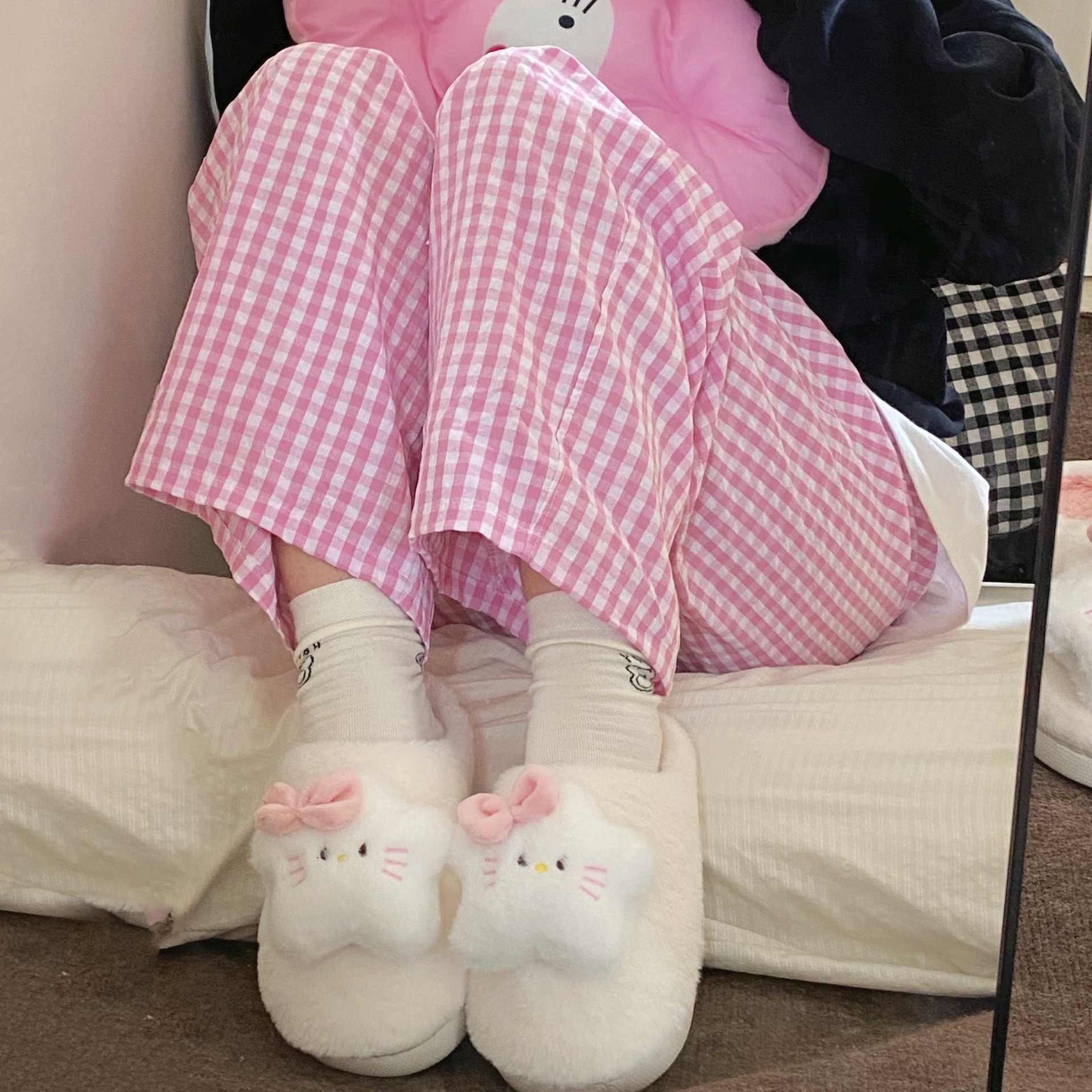 Five-pointed star cat slippers, original design, warm and comfortable in winter, home flat toe slippers, bathroom anti-slip for women Specification drawing