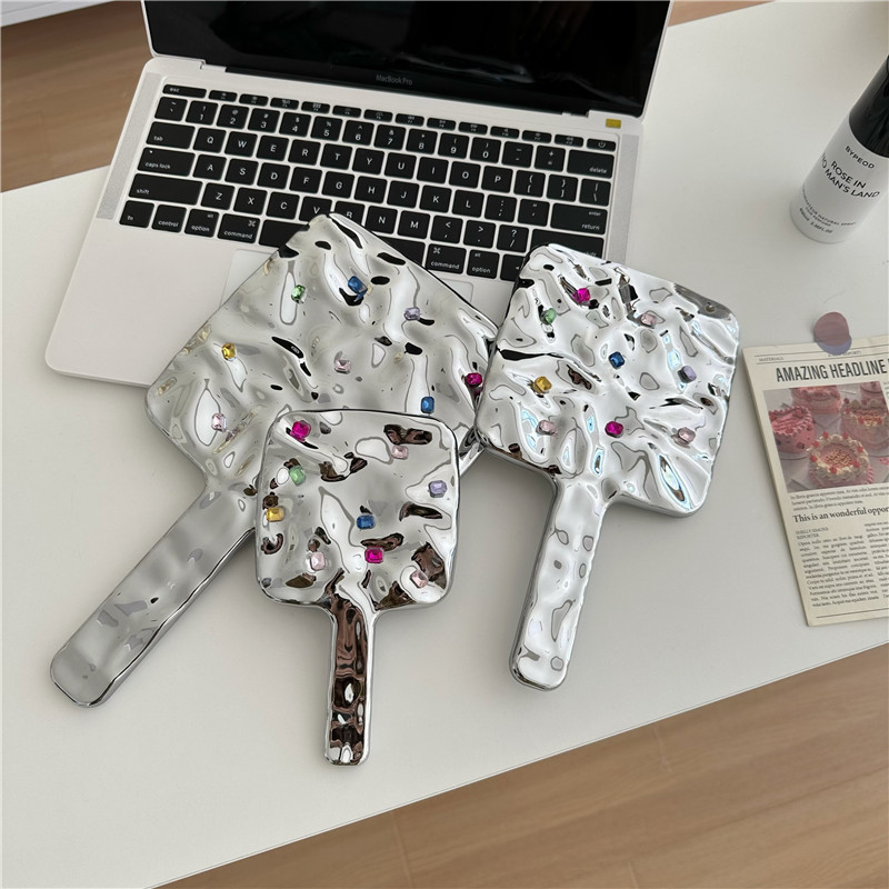 Diamond-encrusted hot girl handheld makeup mirror, ins style, high-end, portable high-definition retro small mirror, handle-type touch-up mirror details Picture