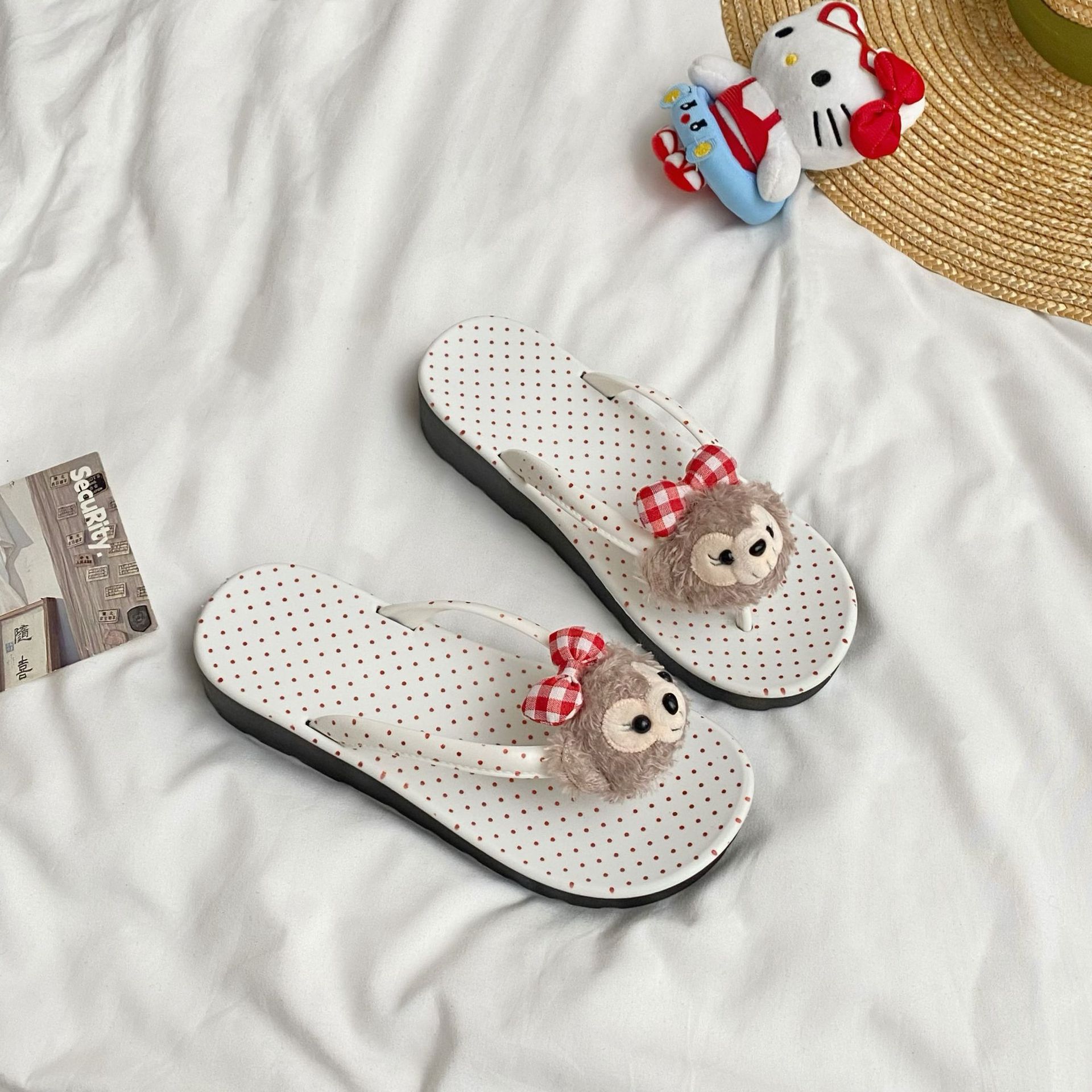 Cartoon Shirley Rose Chevron slippers for women's summer outerwear, soft-soled versatile, height-increasing polka dot thick-soled slippers, beach slippers Application Scenario