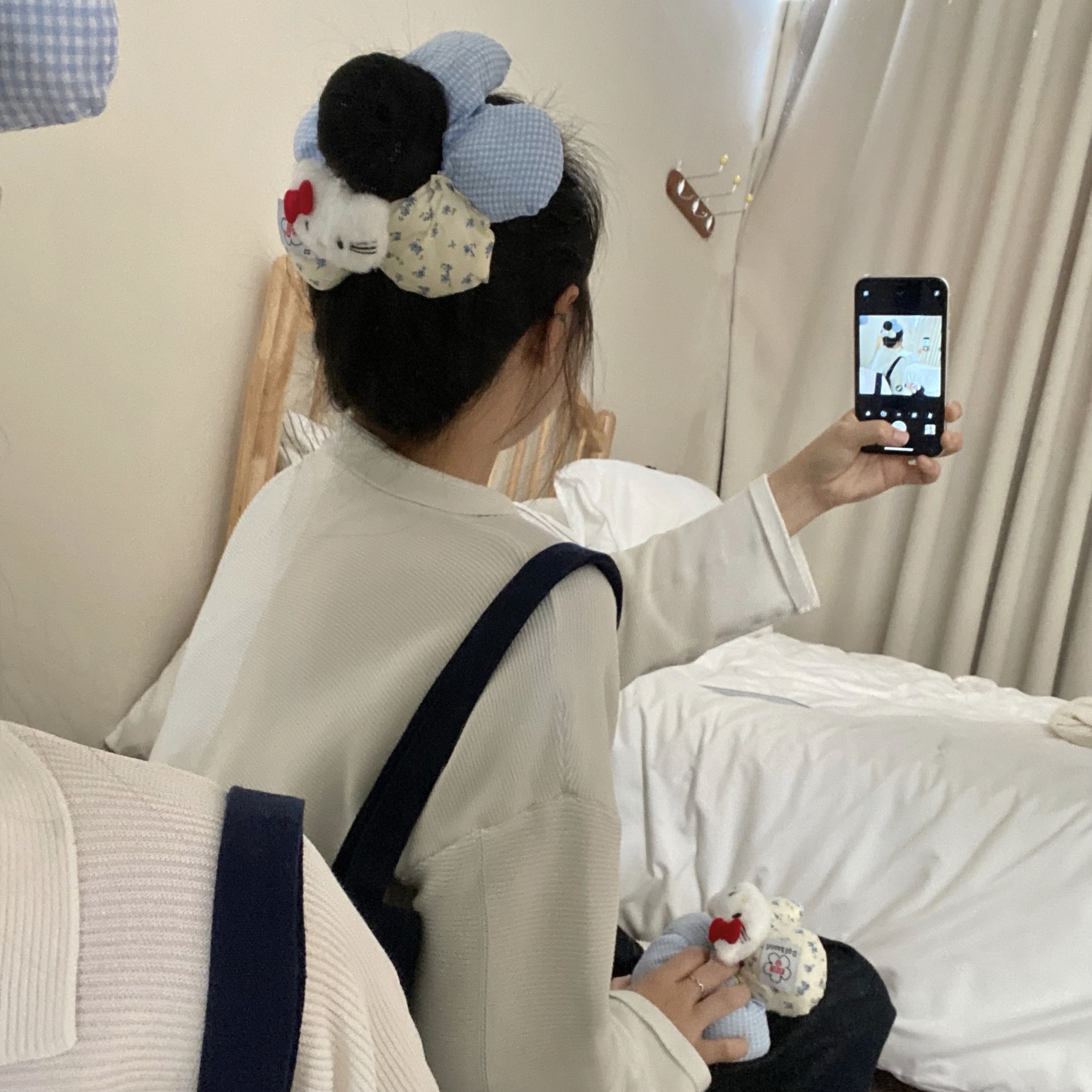 Cat-shaped checkered flower design, high appearance level, big circle, elegant bun, hair tie, creative girls' hair flower and hair accessory details Picture