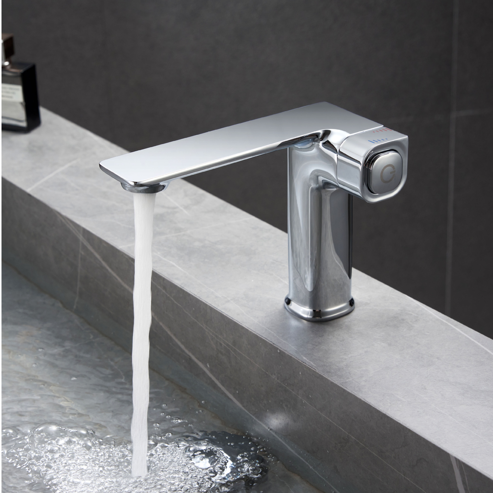 Cross-border piano hot and cold washbasin faucet, light luxury gray low square copper bathroom counter, single-hole hot and cold washbasin under the washbasin full figure