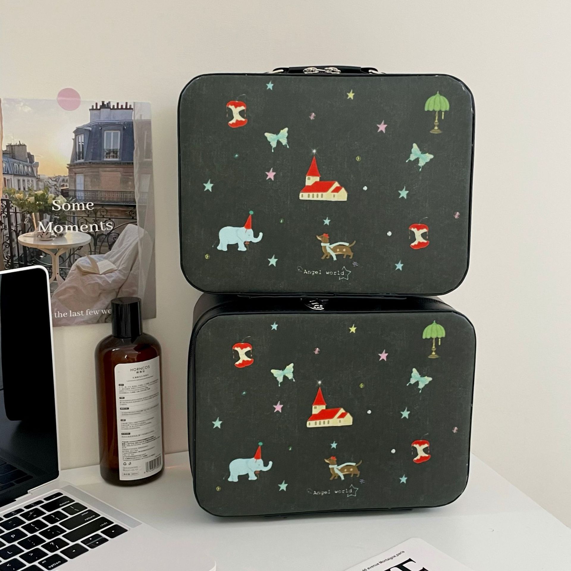 Cartoon cute makeup case with mirror, printed high appearance level, large capacity skin care product storage suitcase, makeup bag for women Application Scenario