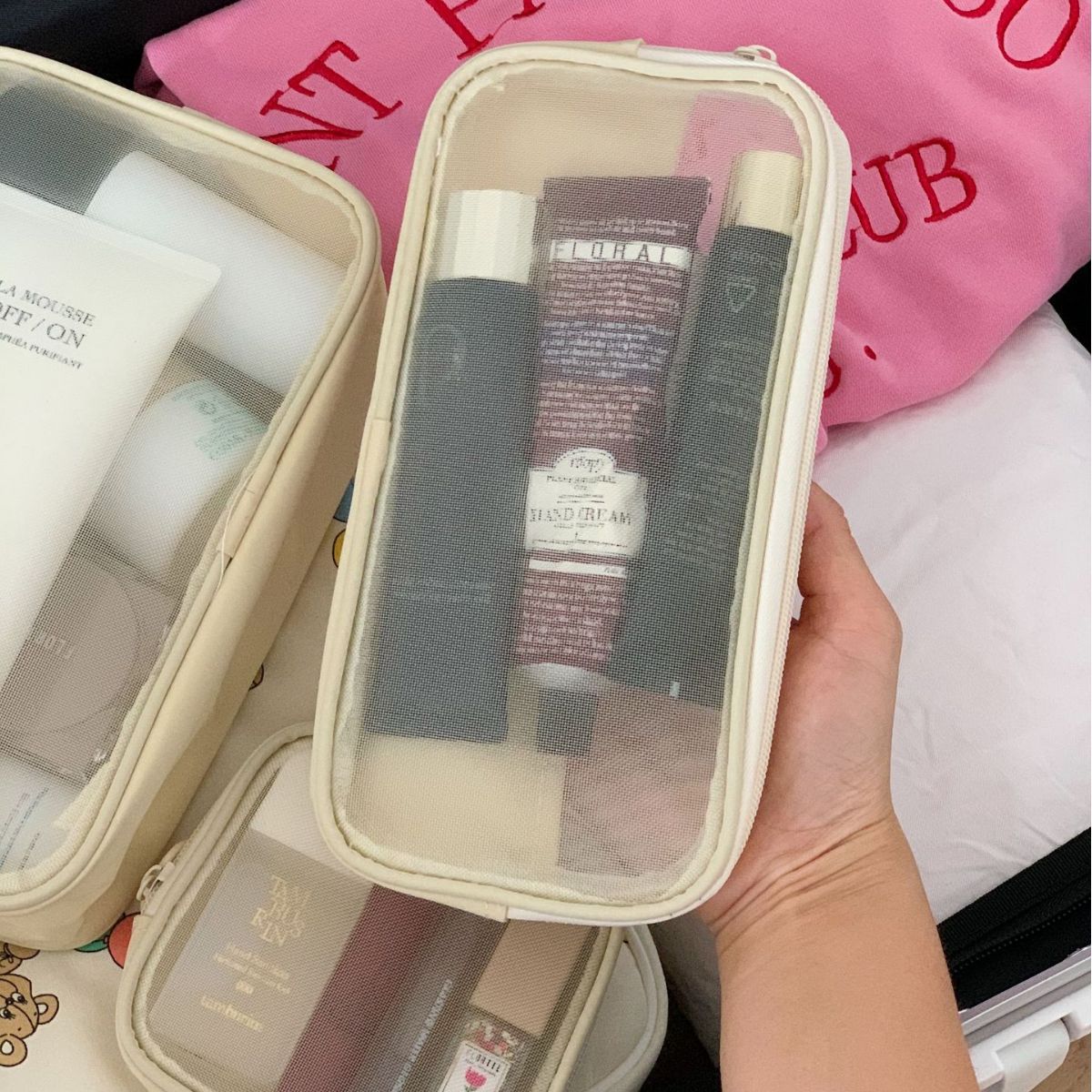 Makeup bag, makeup brush storage bag, ins portable transparent travel toiletry bag, large-capacity cosmetics storage bag Application Scenario