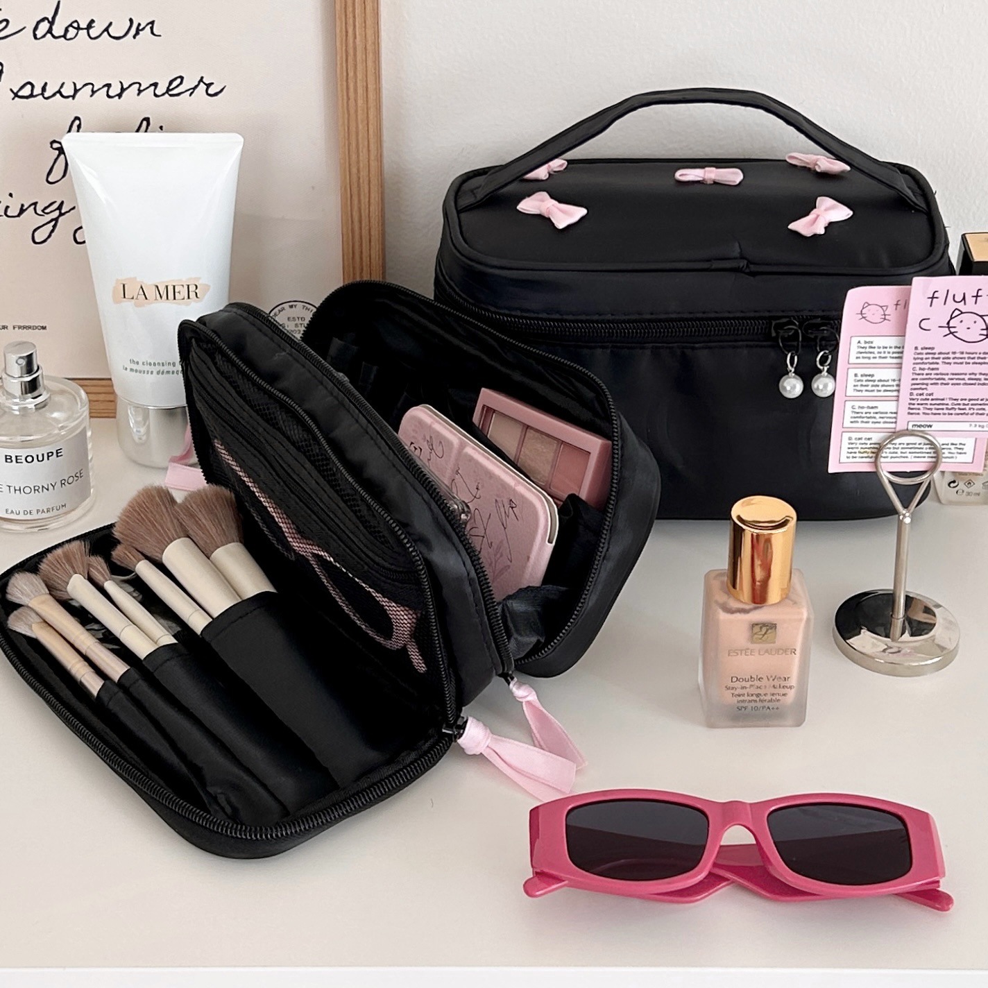 Cream pink bow makeup bag for women 2024 new model, high appearance level, portable large-capacity travel toiletry bag and storage bag Application Scenario