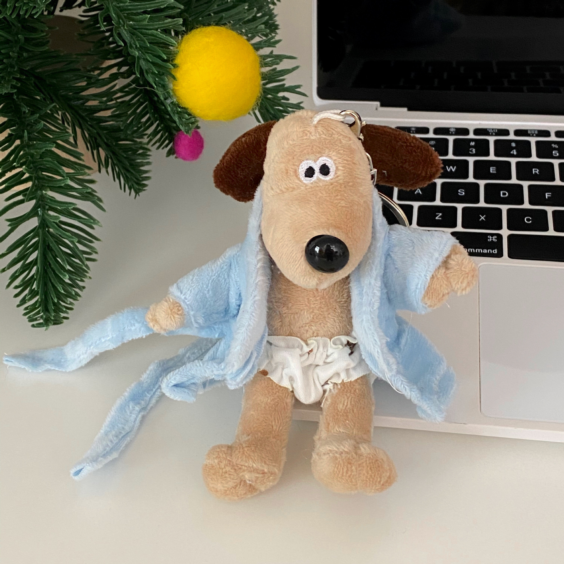Cute pet owner dog keychain bathrobe, adorable puppy cartoon plush toy pendant, birthday gift doll Application Scenario