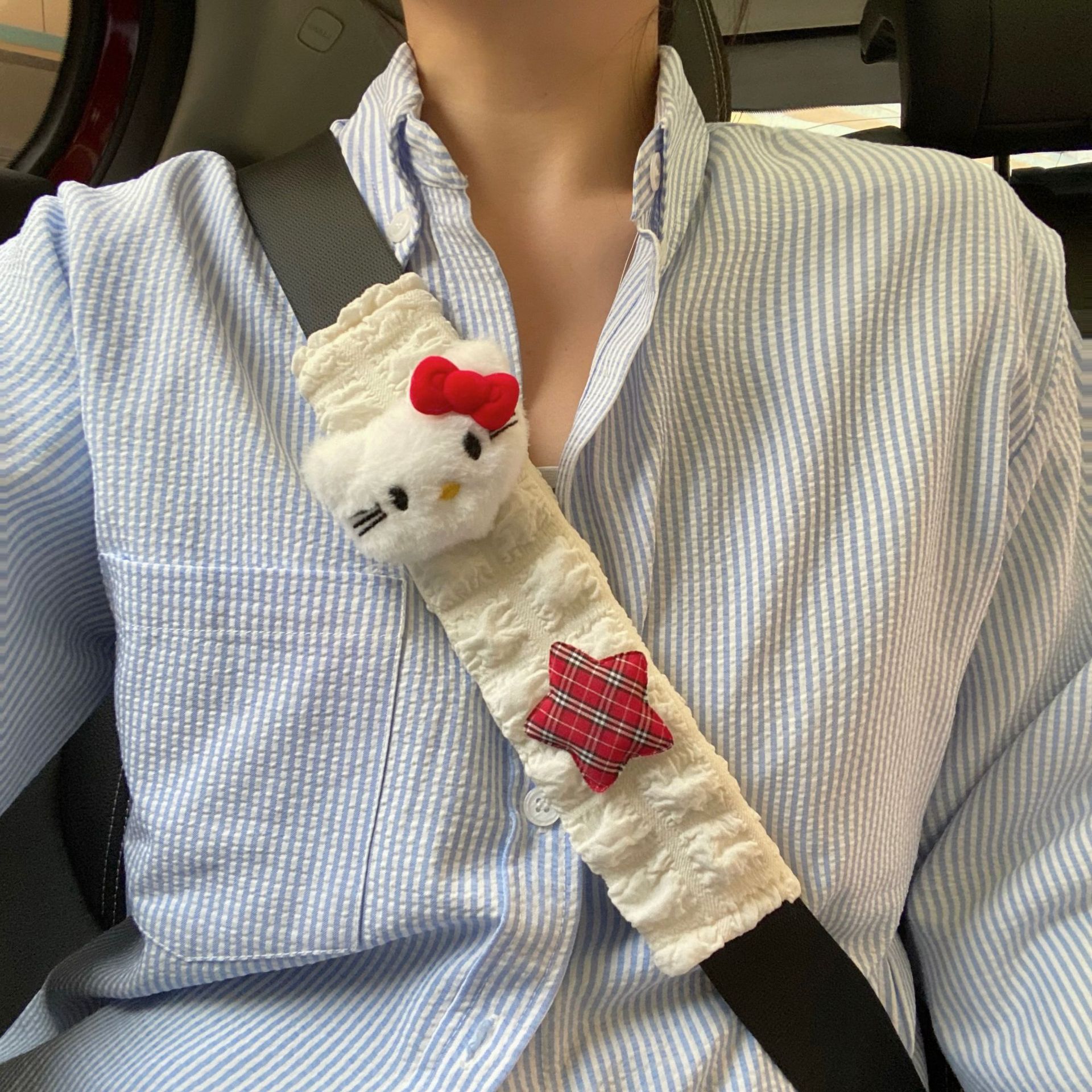 Cartoon five-pointed star cat seat belt shoulder Guard 2025 New style female car interior shoulder anti-strangling neck protection cover Application Scenario
