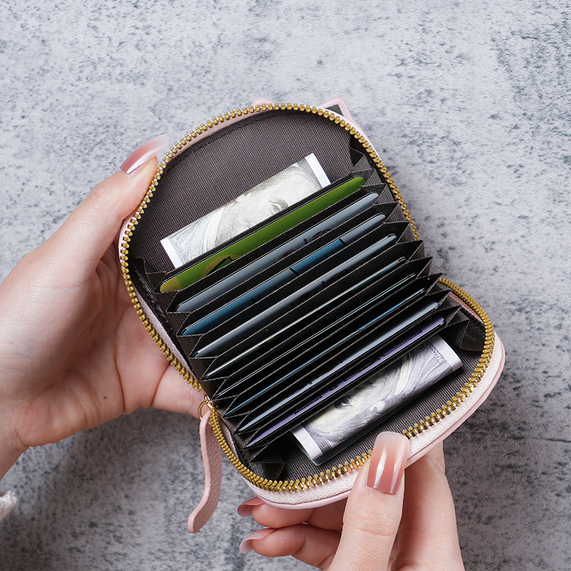 The 2023 new cat-shaped card case for ladies is a compact, trendy, cute, multi-slot, high-end cartoon coin purse that is both portable and adorable details Picture